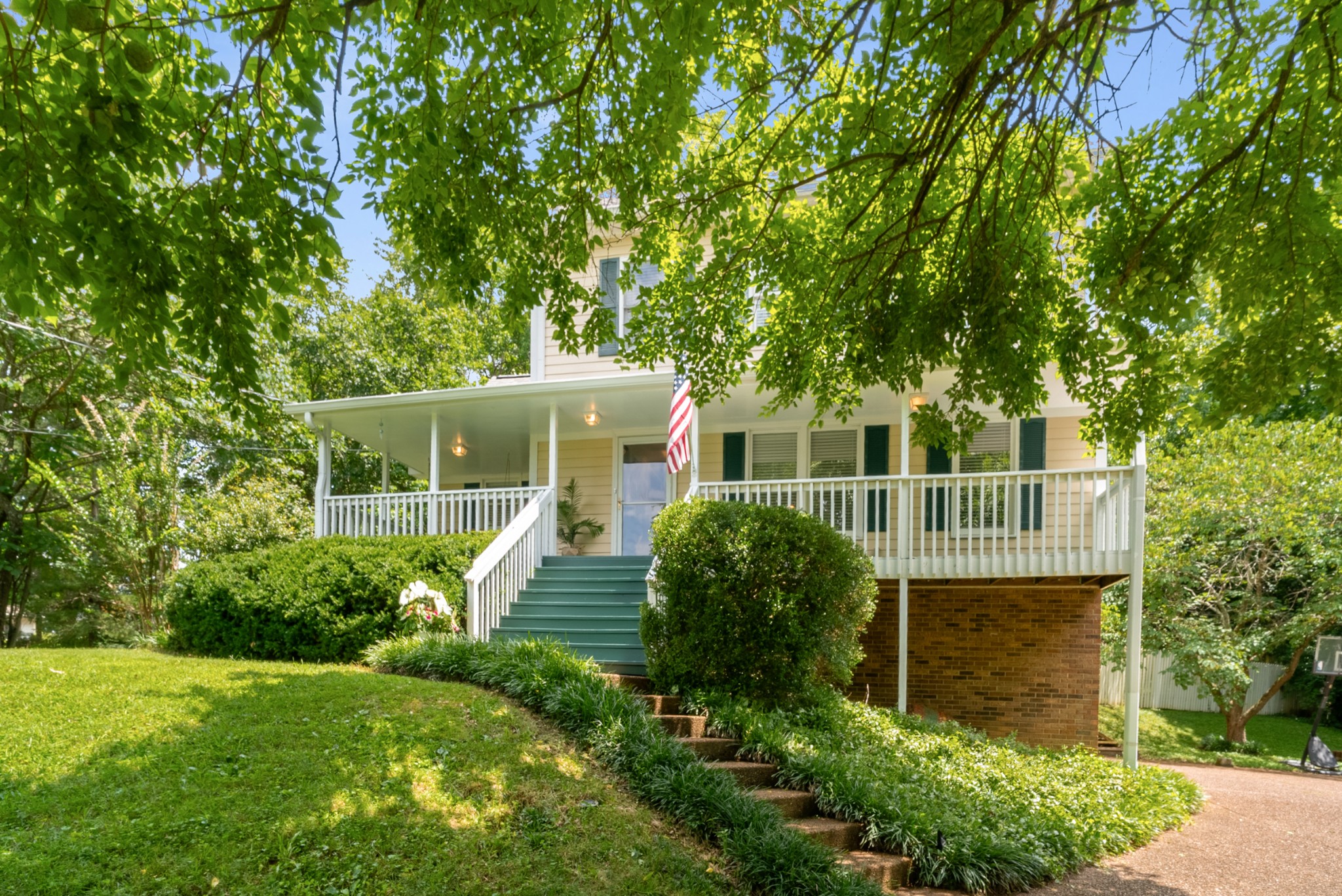 1112 Blythe Ct E