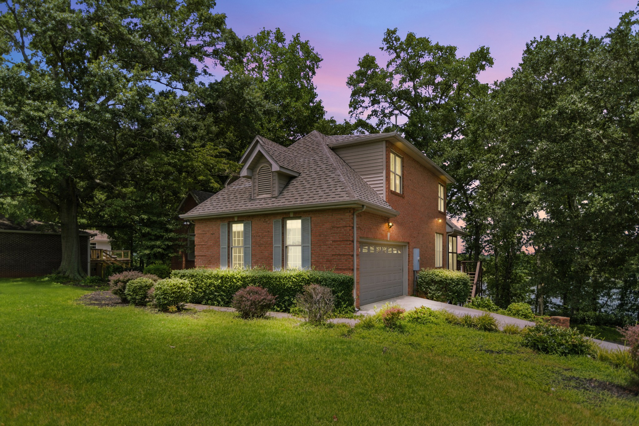 208 Loop Dr