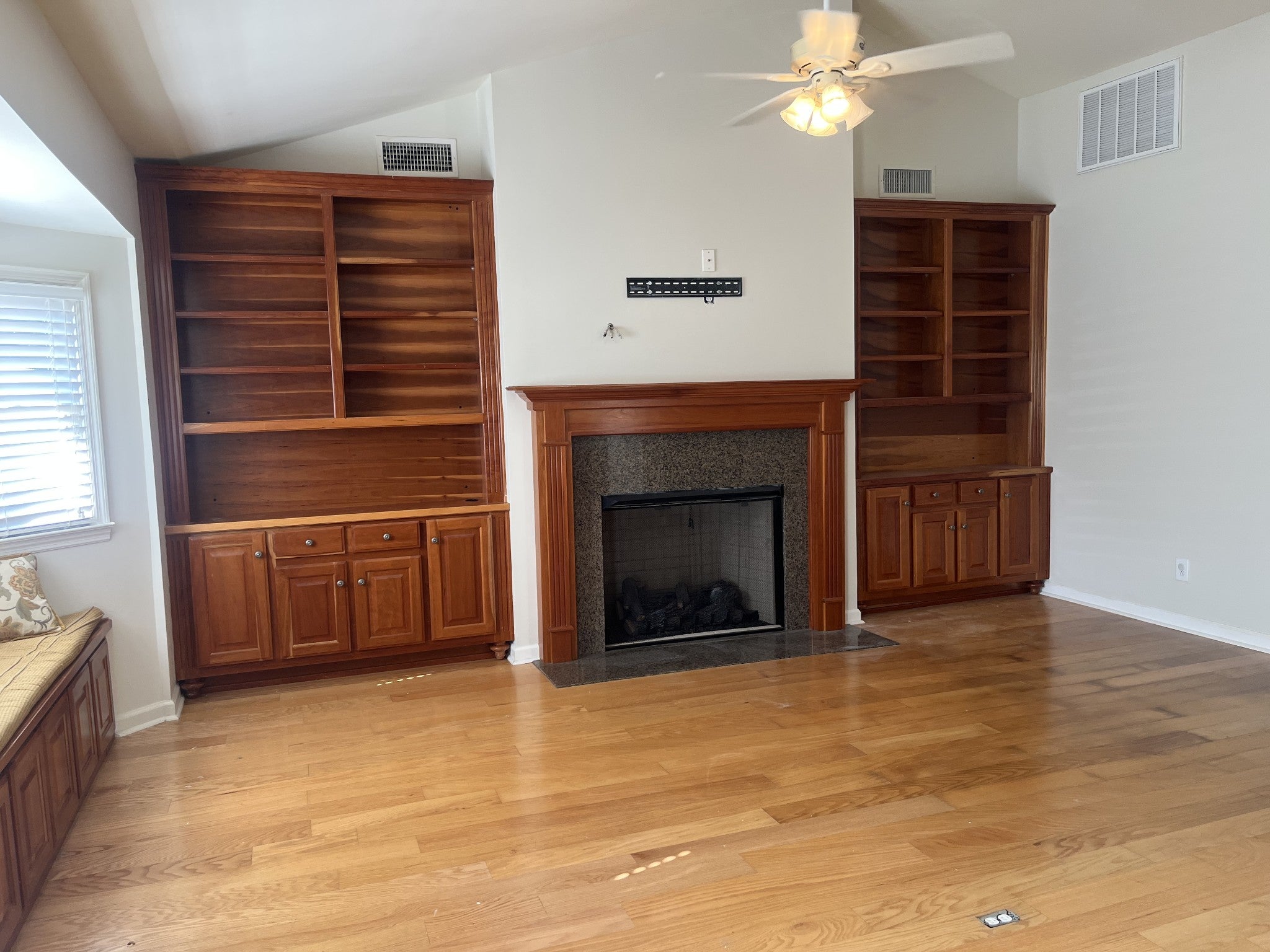 2 Iris Dr