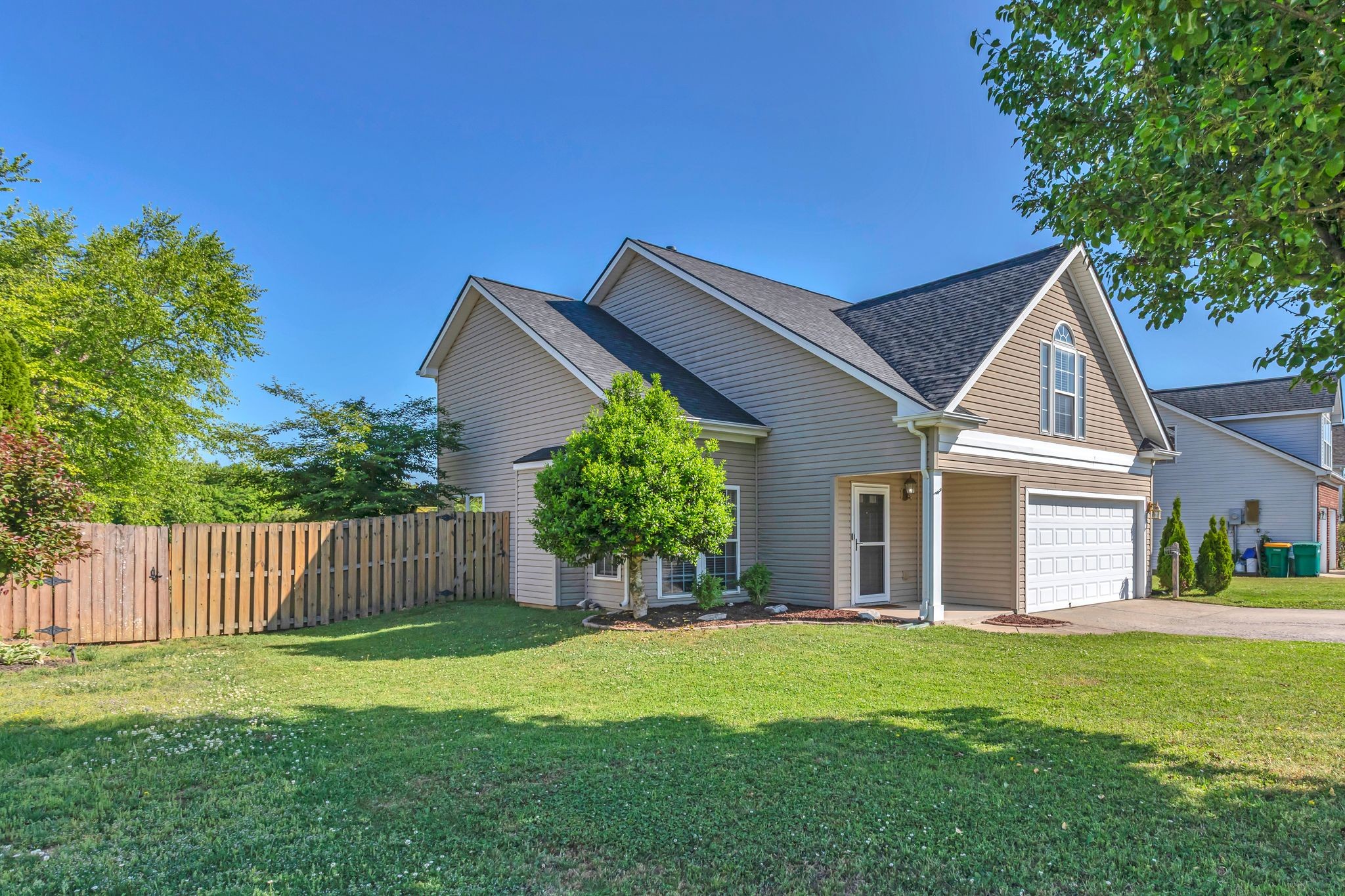 425 Creekside Ln