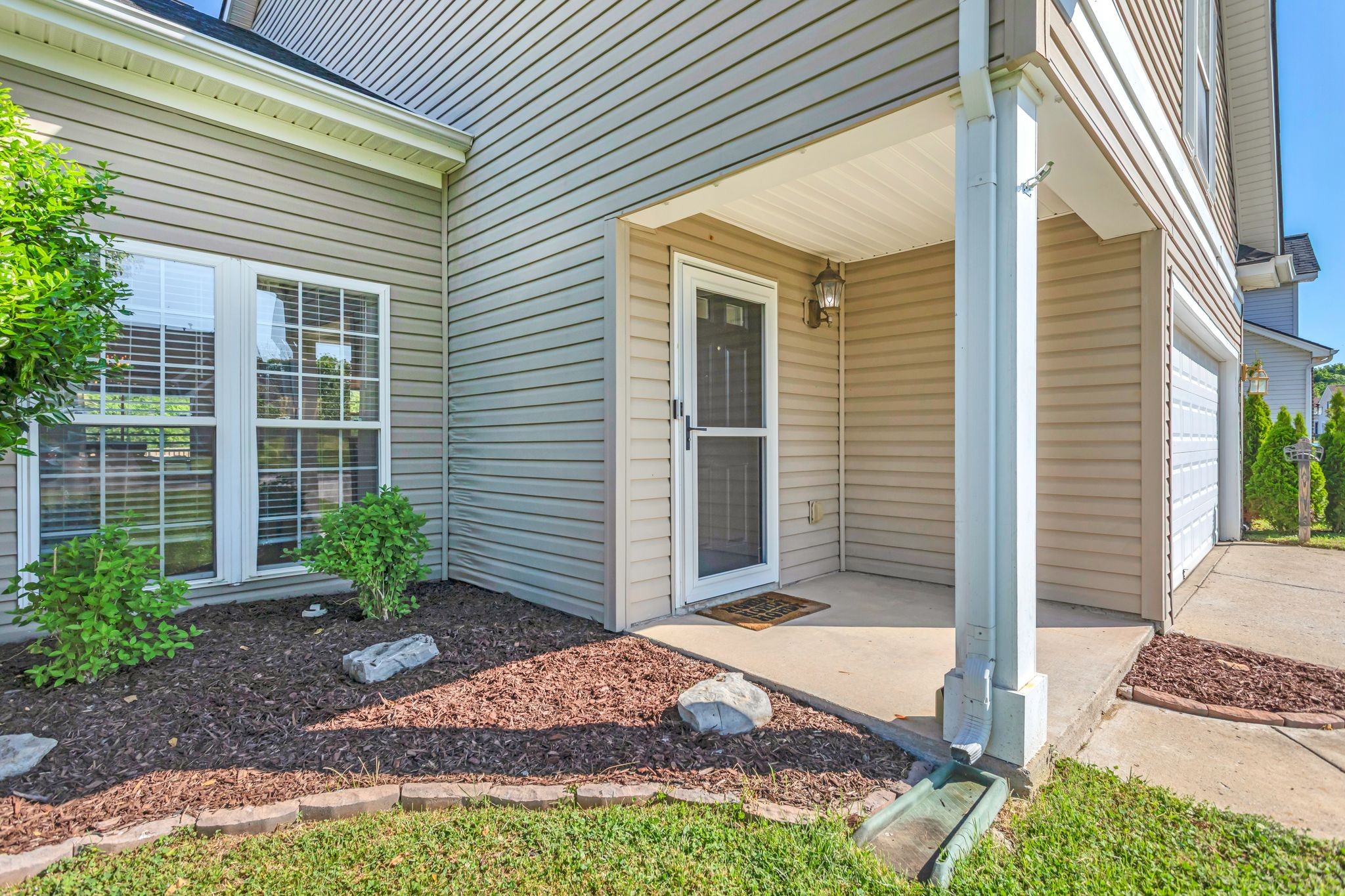 425 Creekside Ln