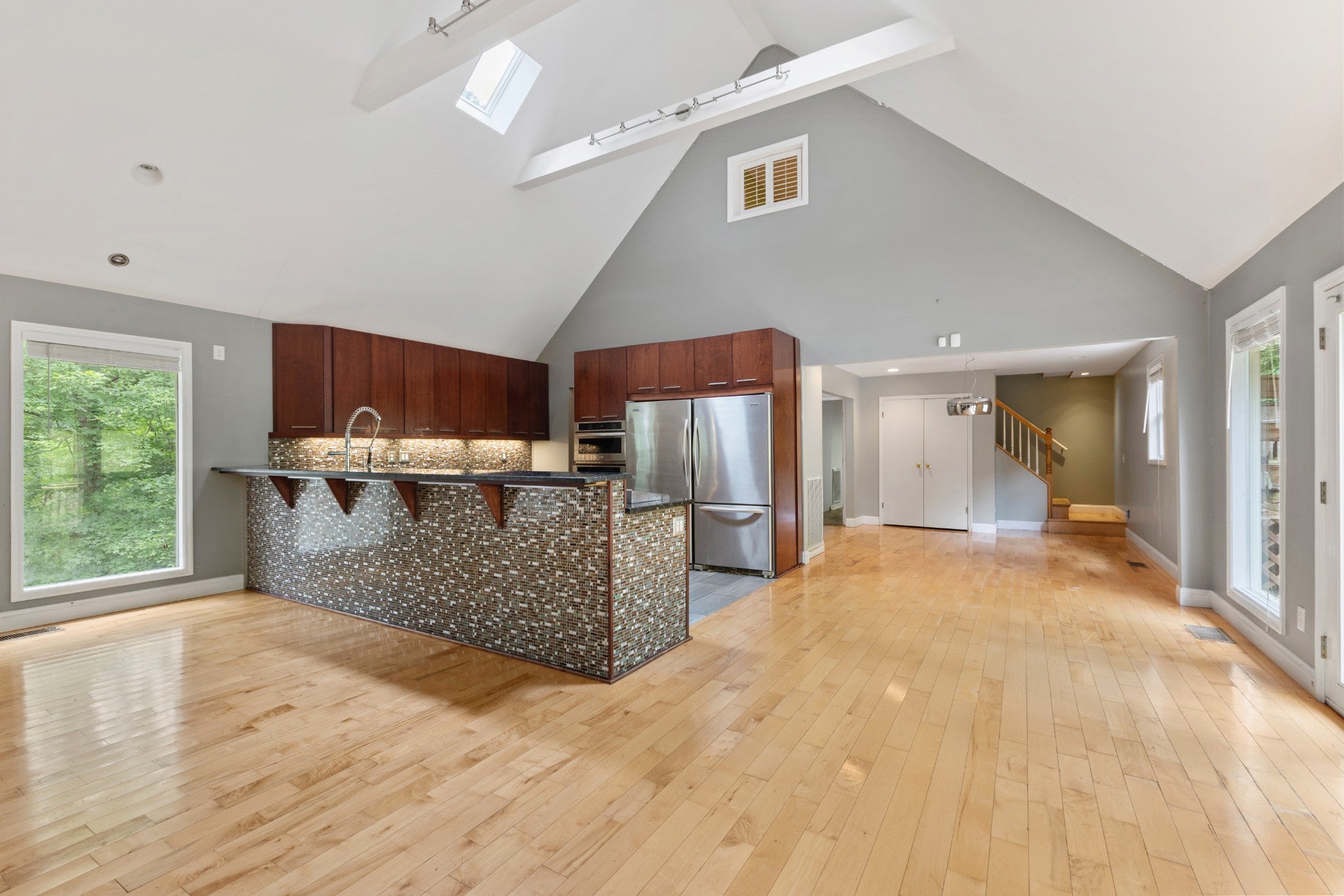 1040 Rustic Hills Dr