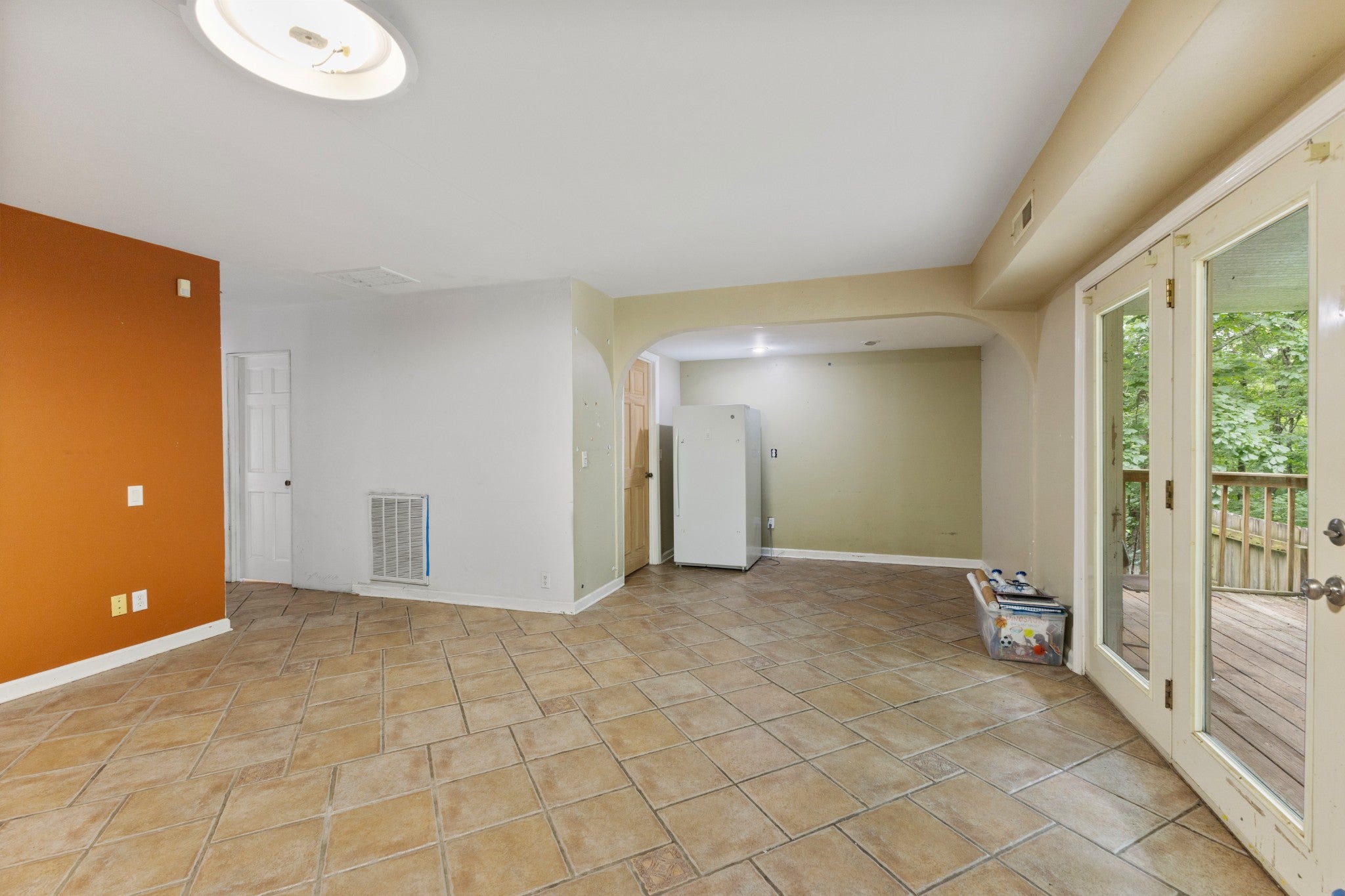 1040 Rustic Hills Dr