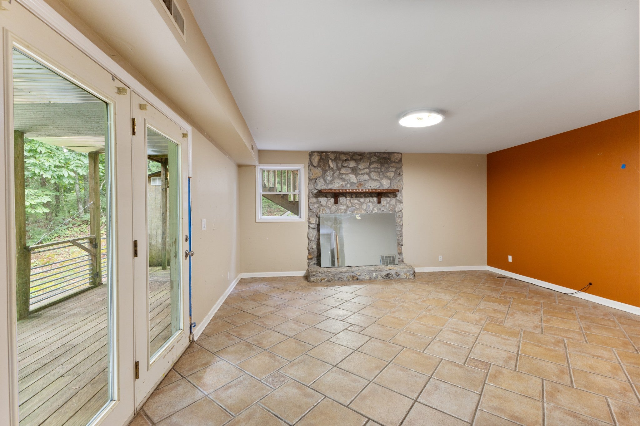 1040 Rustic Hills Dr