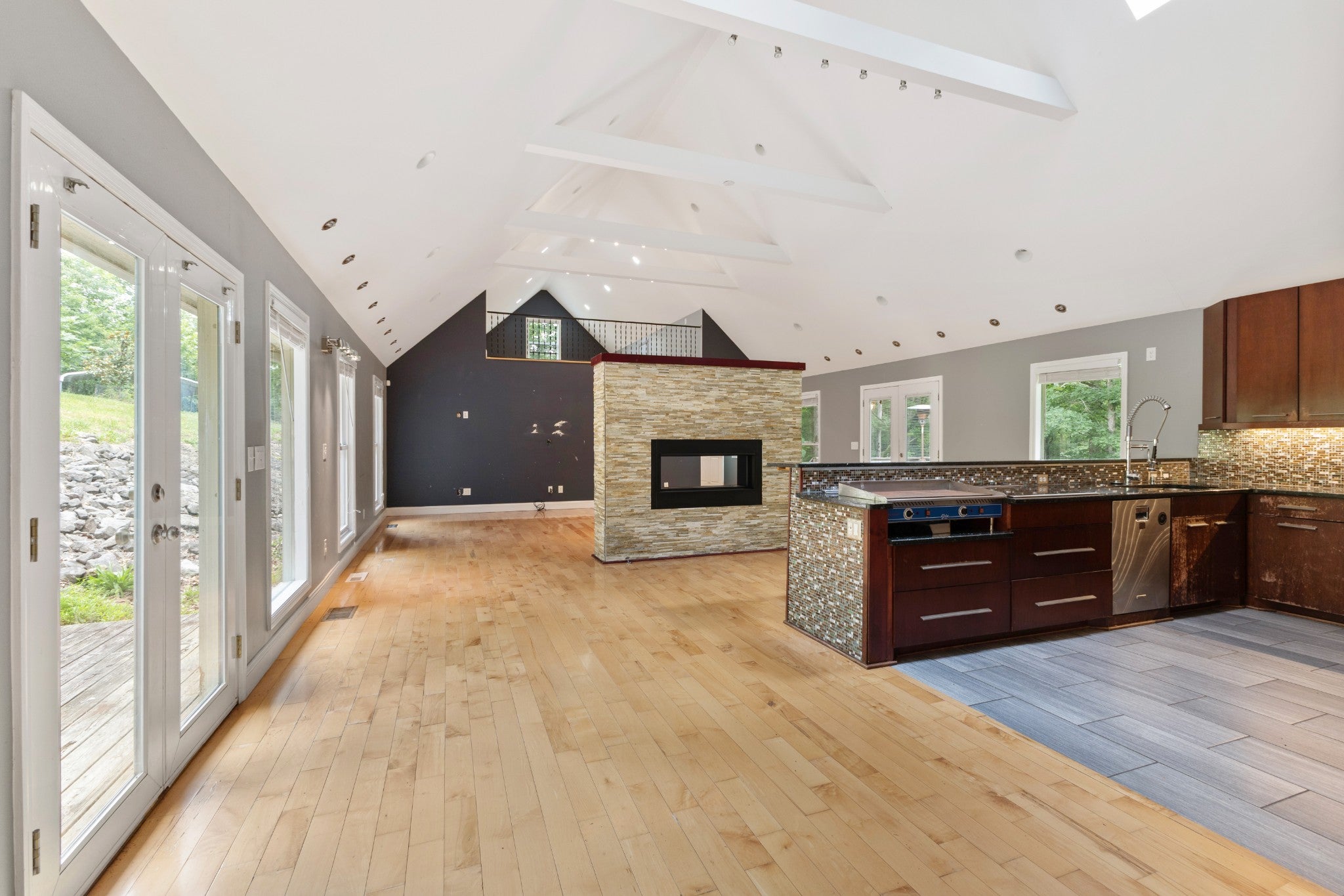 1040 Rustic Hills Dr
