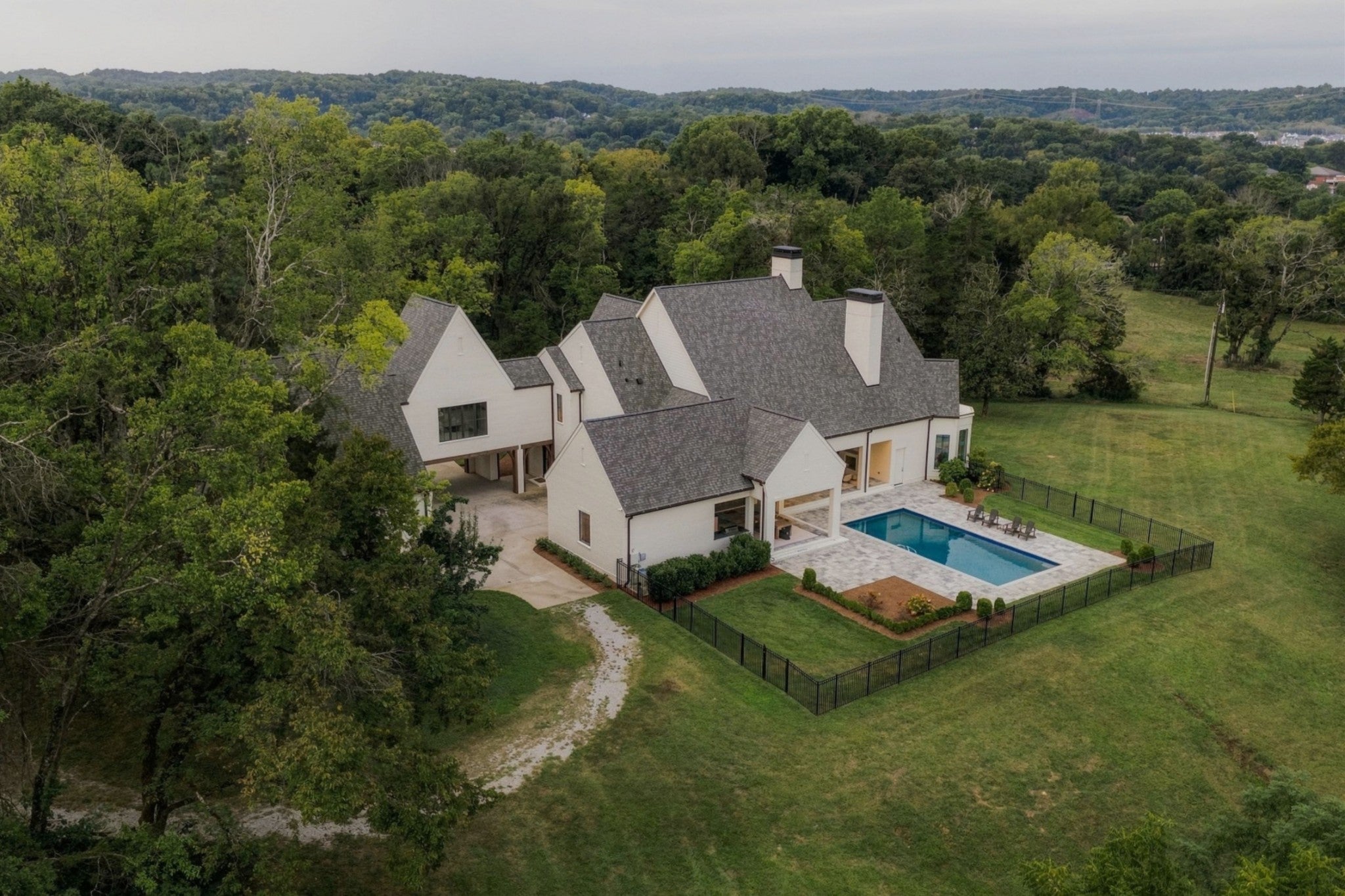 698 Sneed Rd W