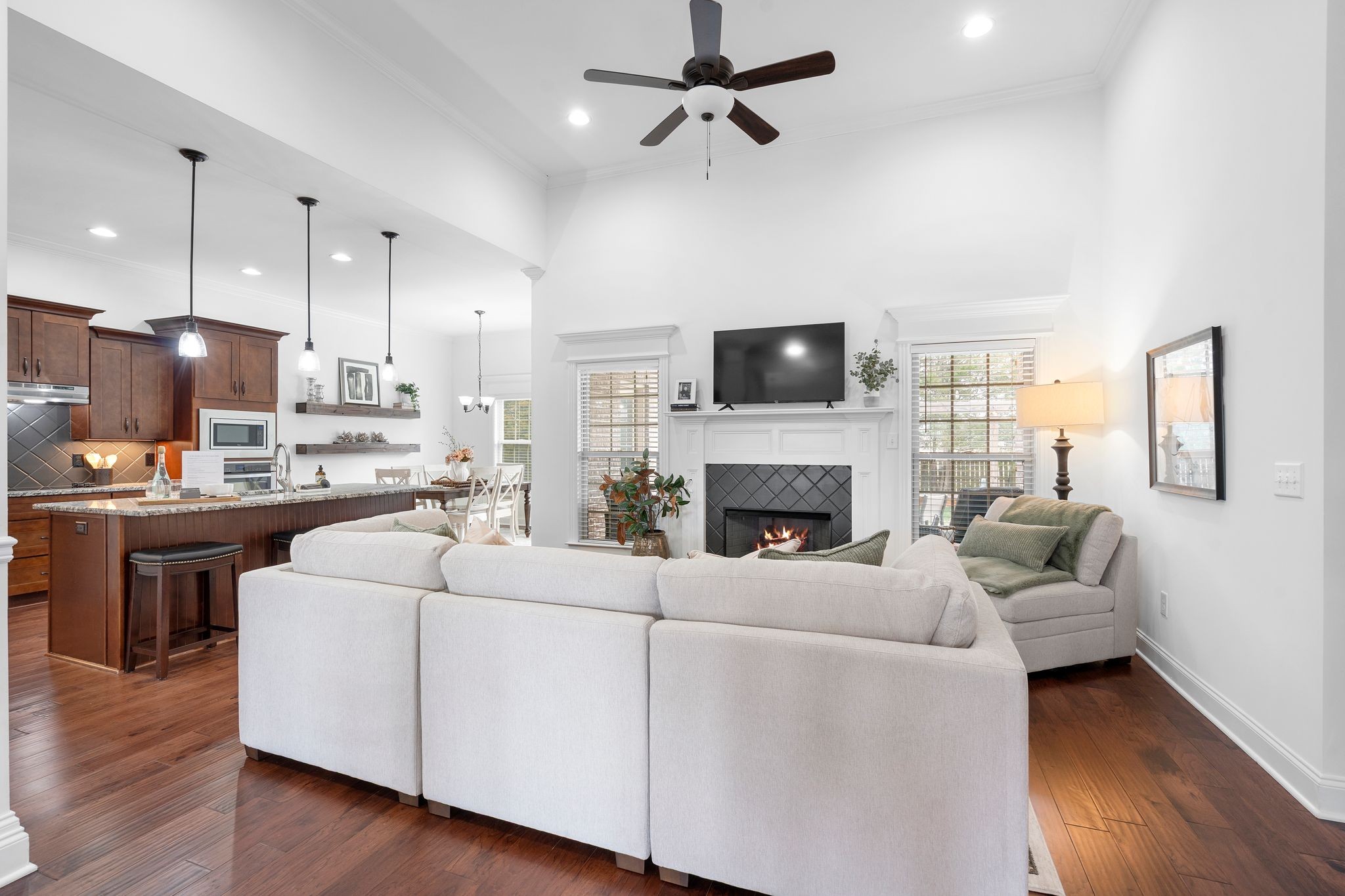 4424 Thoroughbred Ln