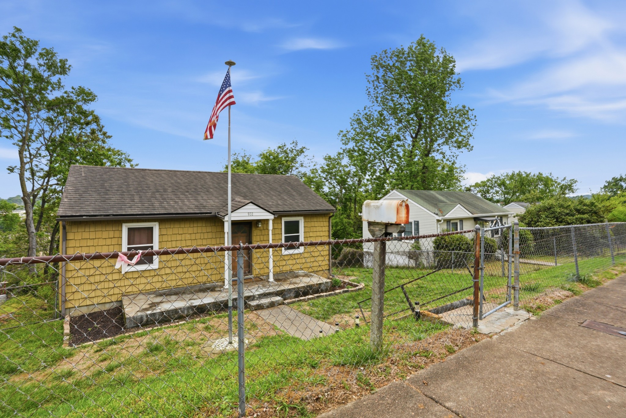 931 S 13th Ct