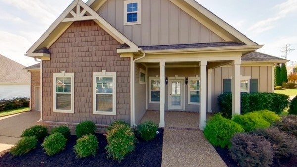 1103 McDonough Cir