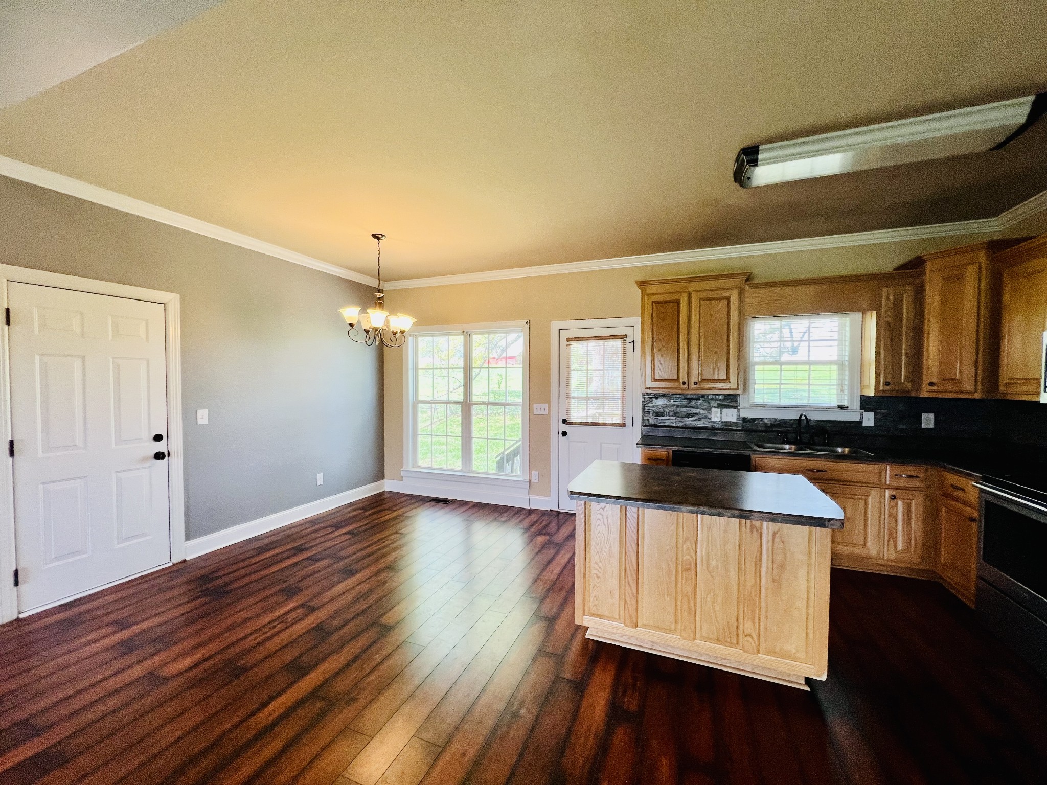 6 Remington Dr