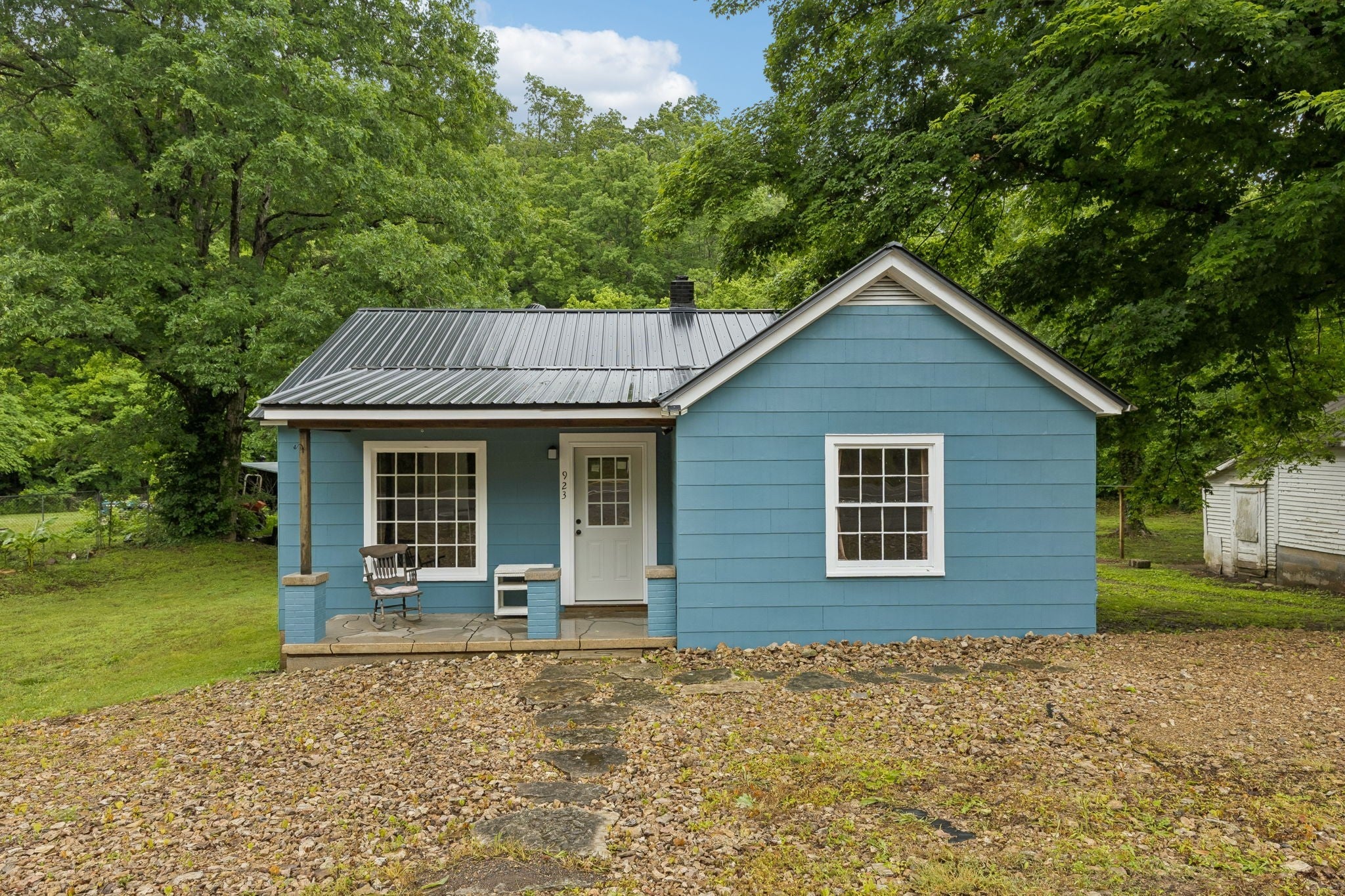 923 Highway 100 W