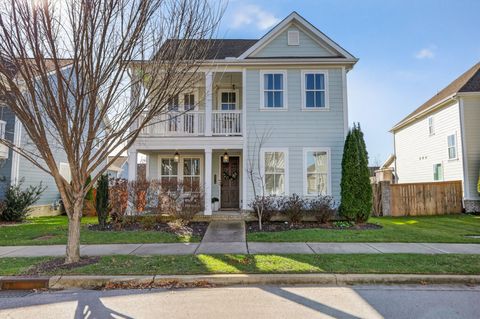 3213 Vinemont Dr Thompsons Station TN 37179