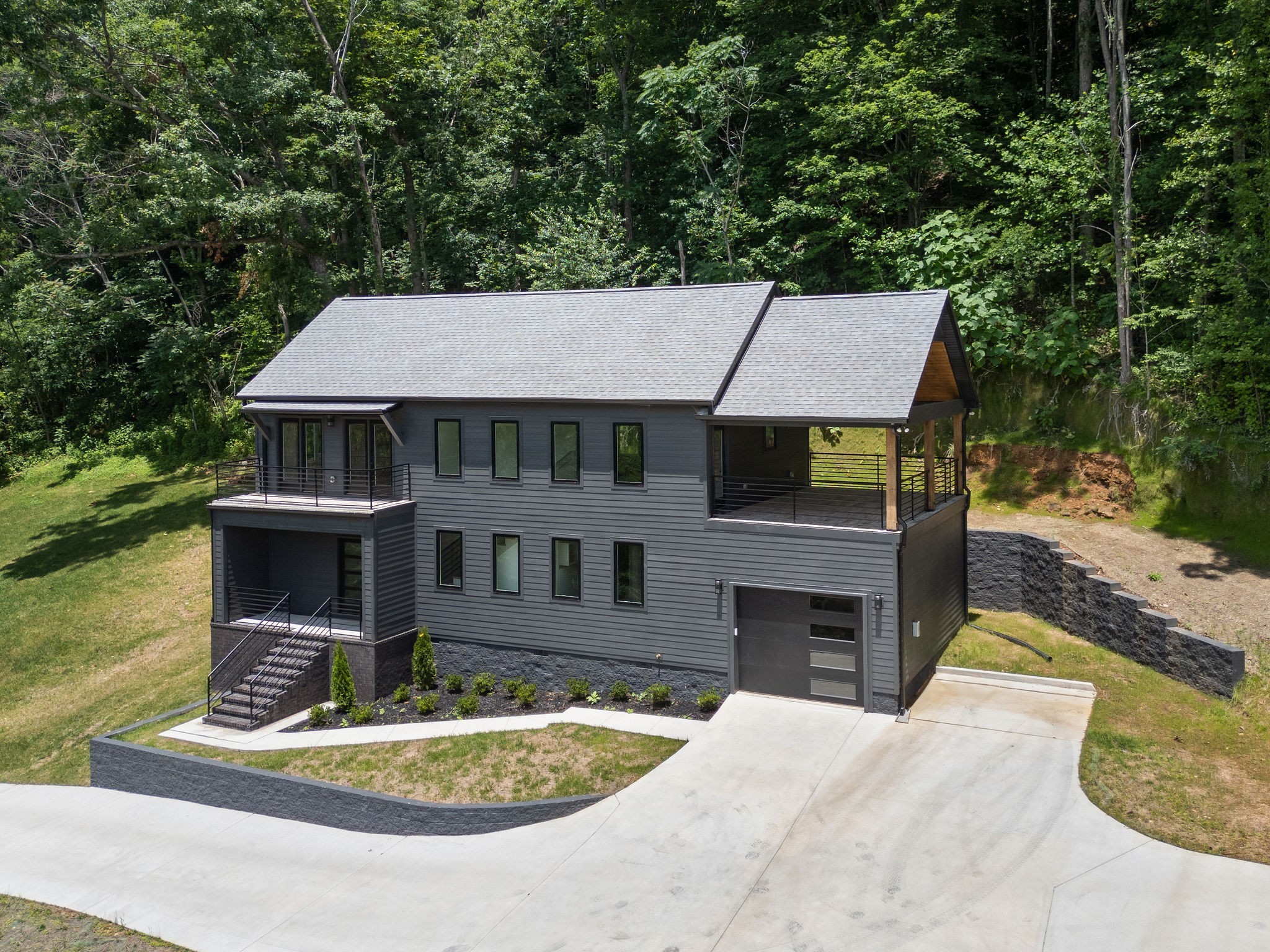 921 Blackberry Ridge