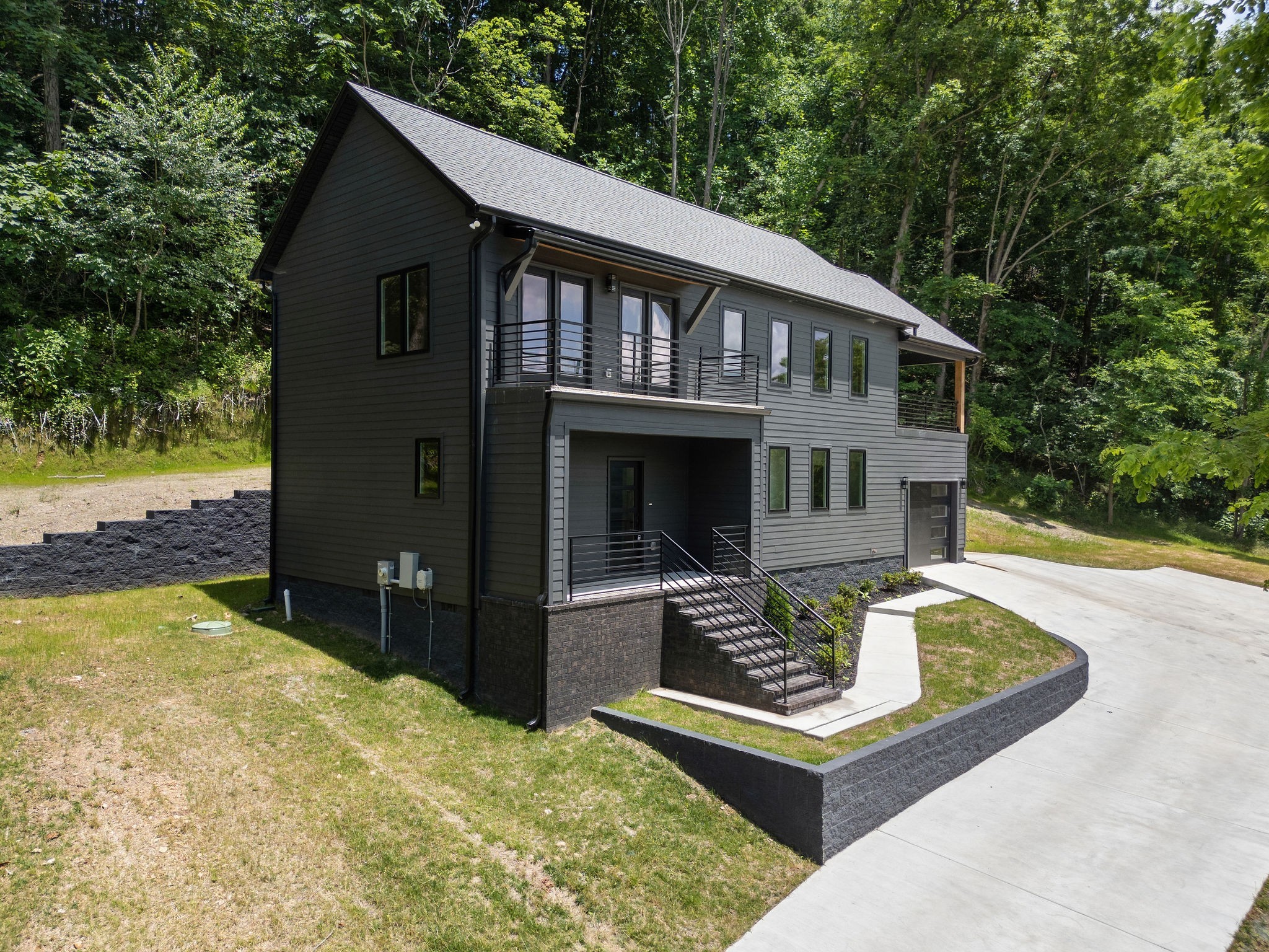921 Blackberry Ridge