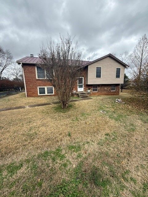 402 Tiny Town Rd Clarksville TN 37042