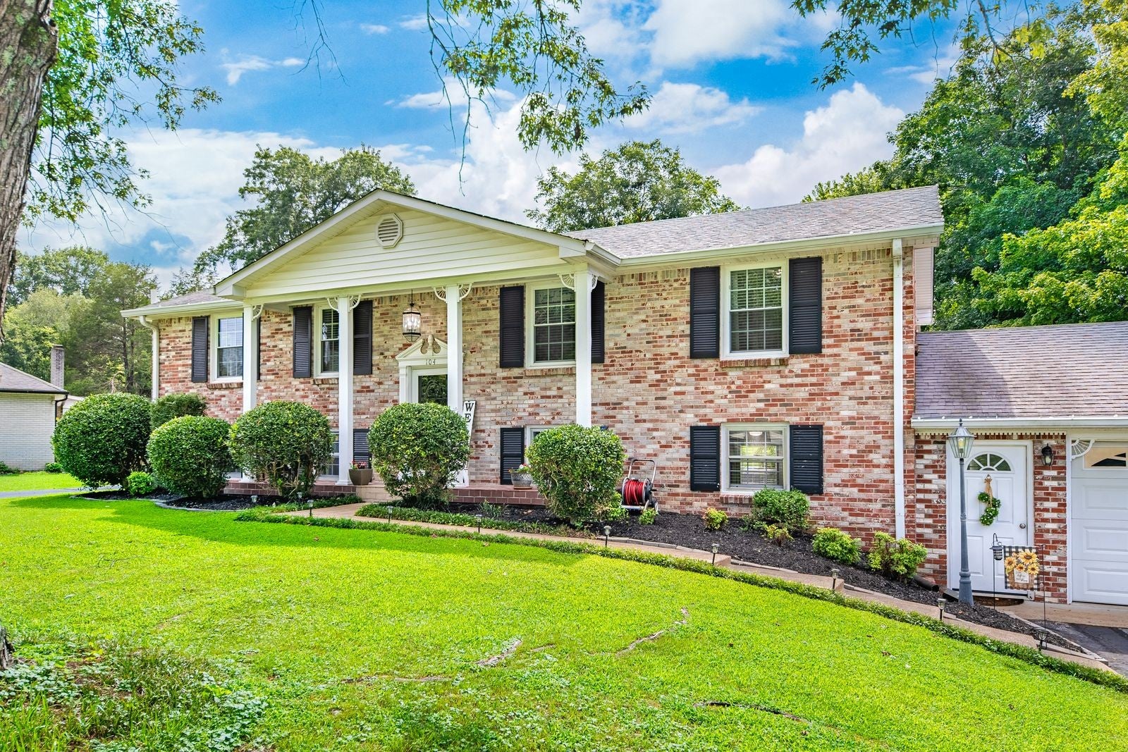 104 Hemingway Dr