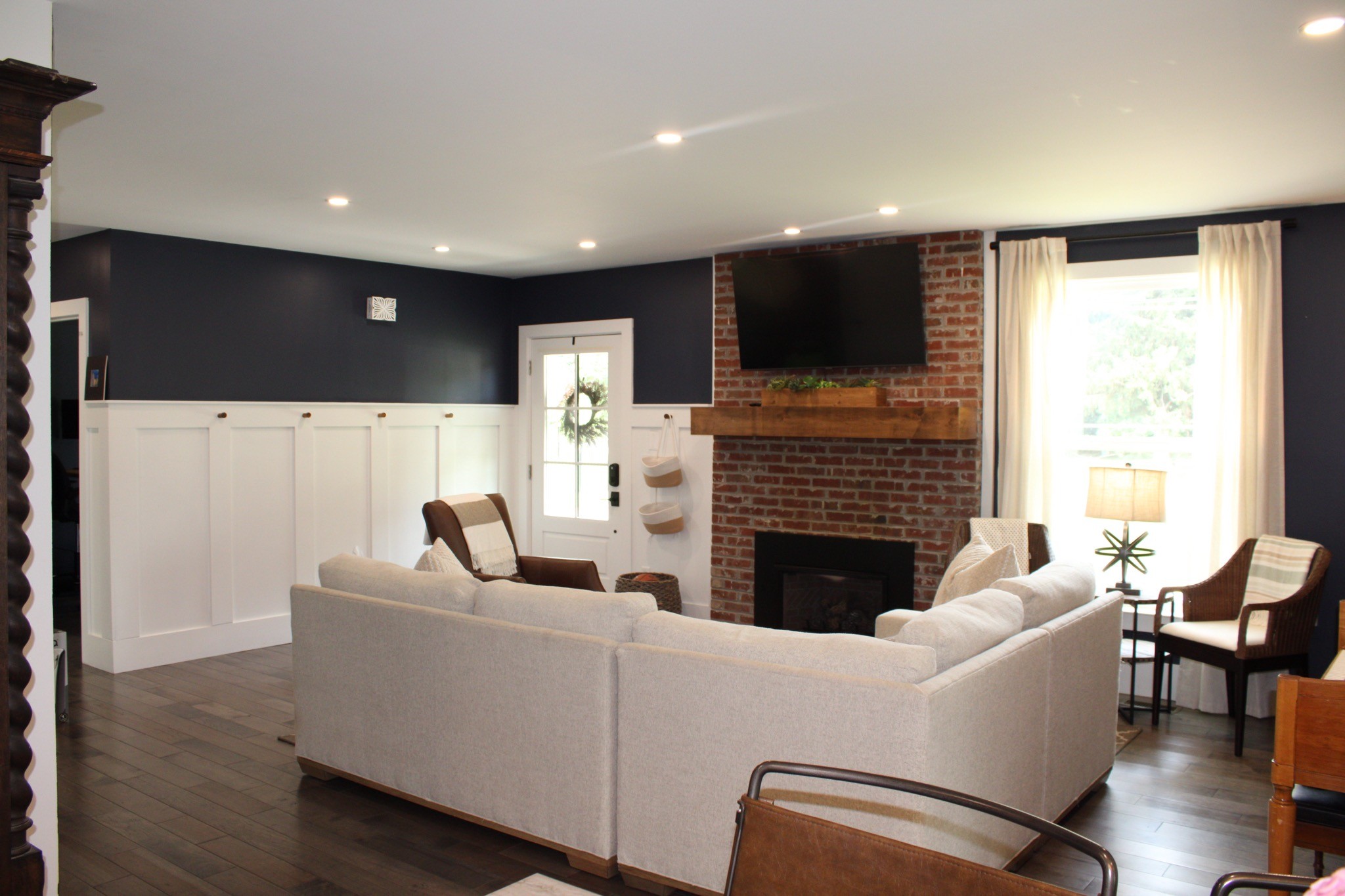 1001 Graybar Ln