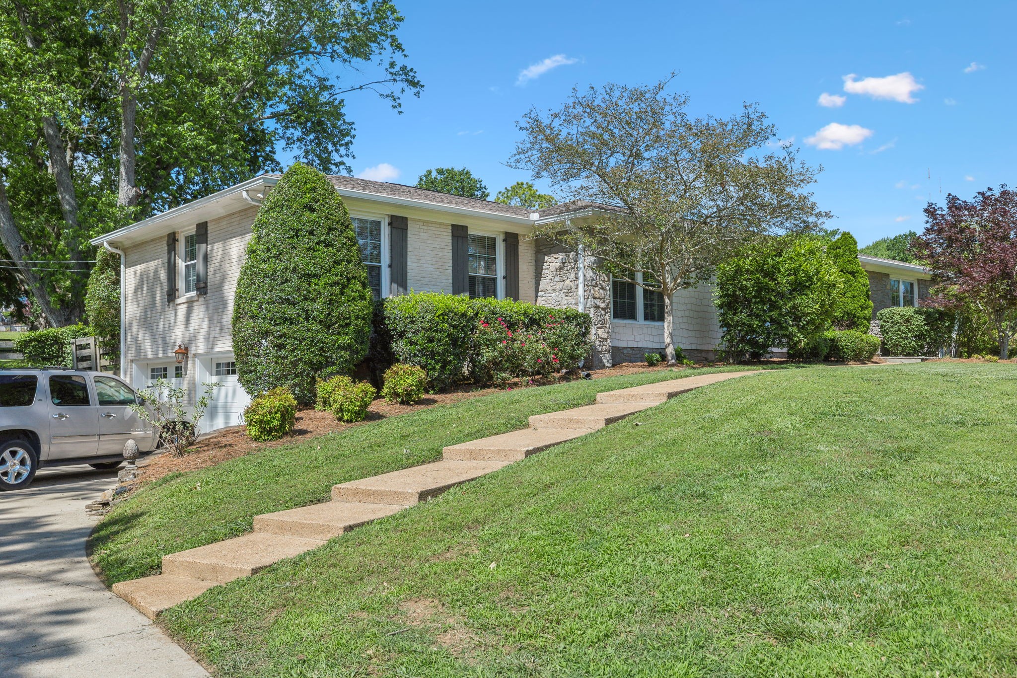 1912 Shamrock Dr