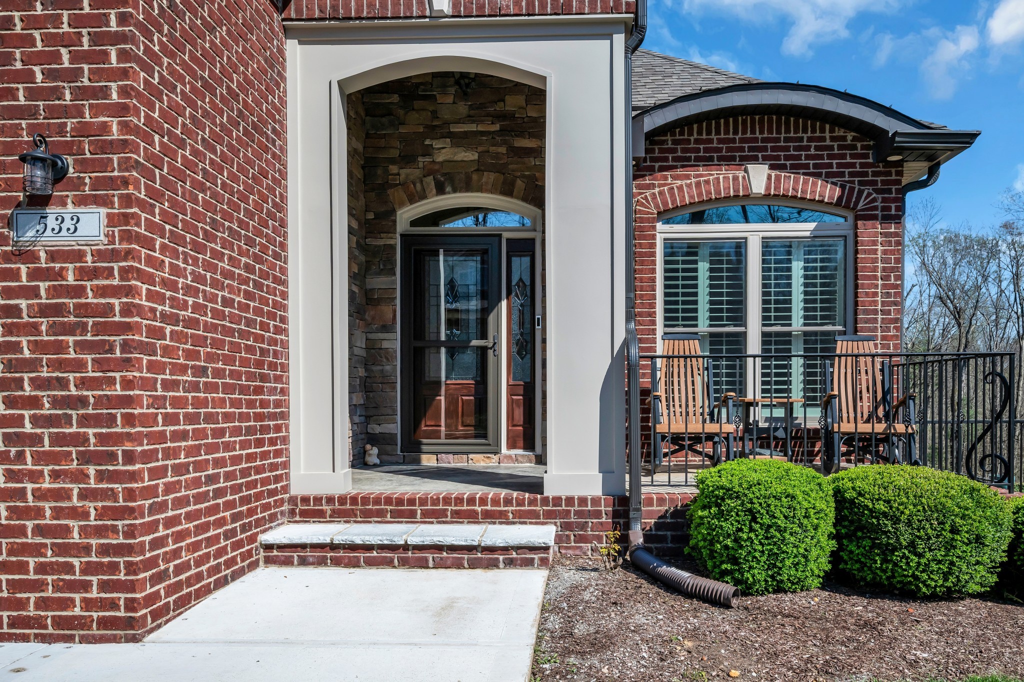 533 Summit View Cir