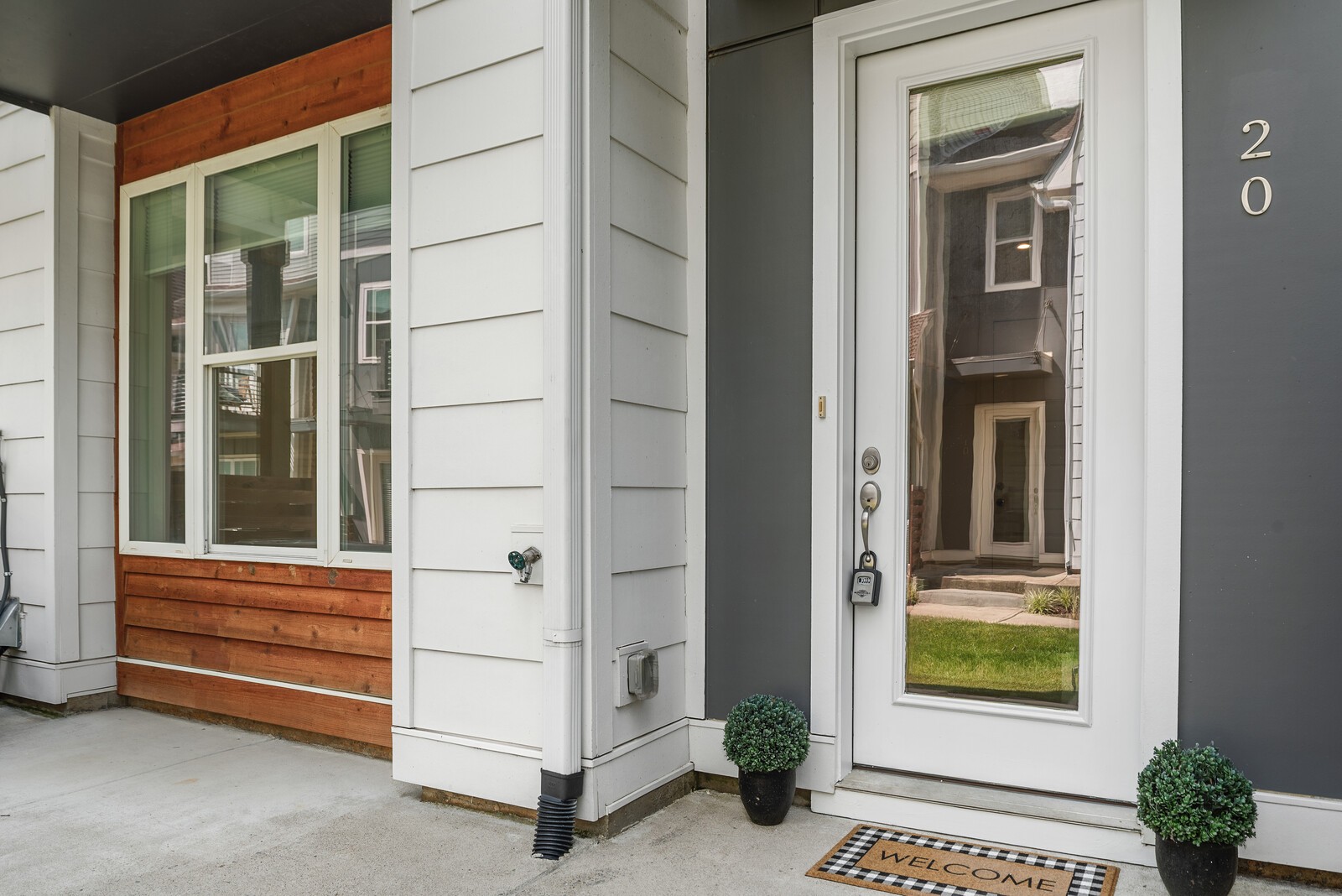 700 James Ave 20