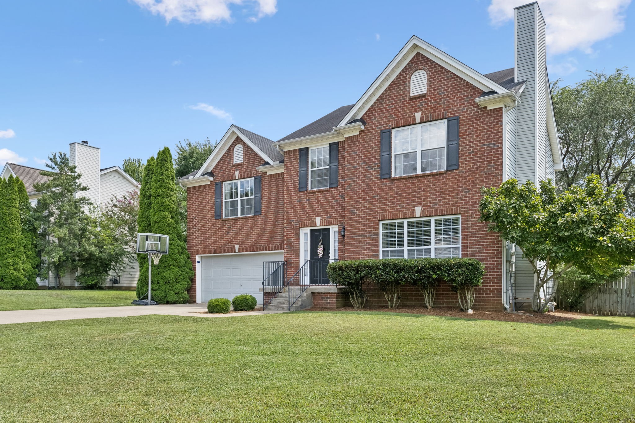 2689 Paradise Dr