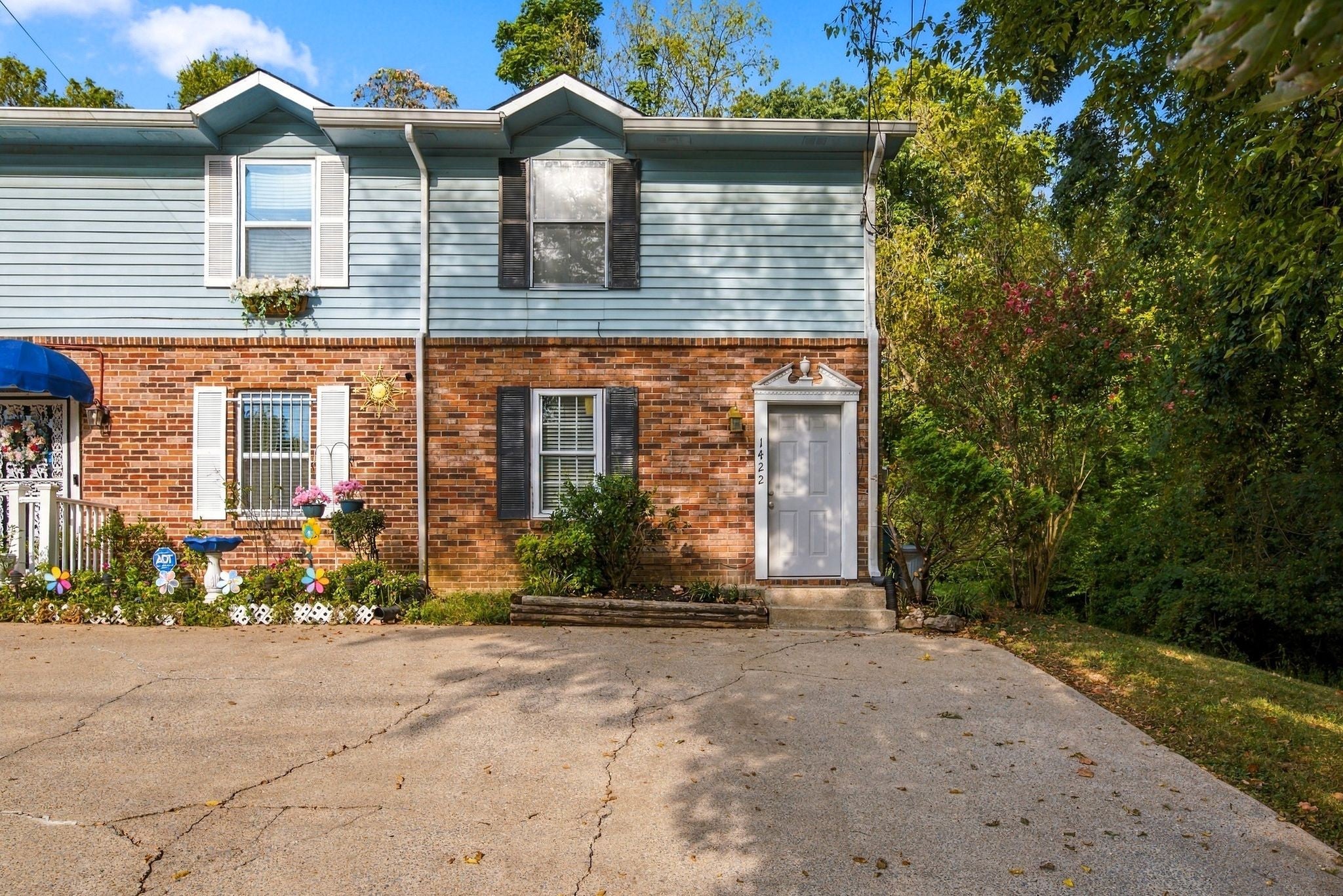 1422 Campbell Cir