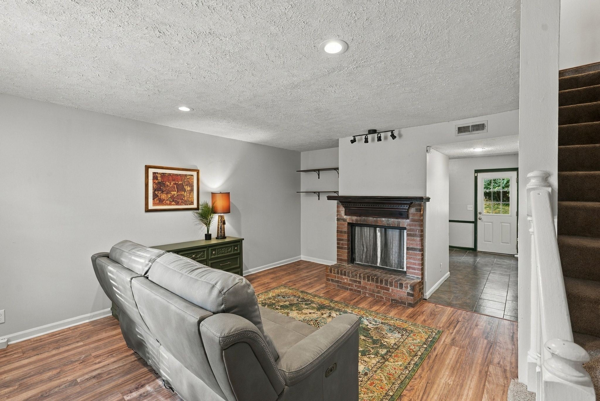 1422 Campbell Cir