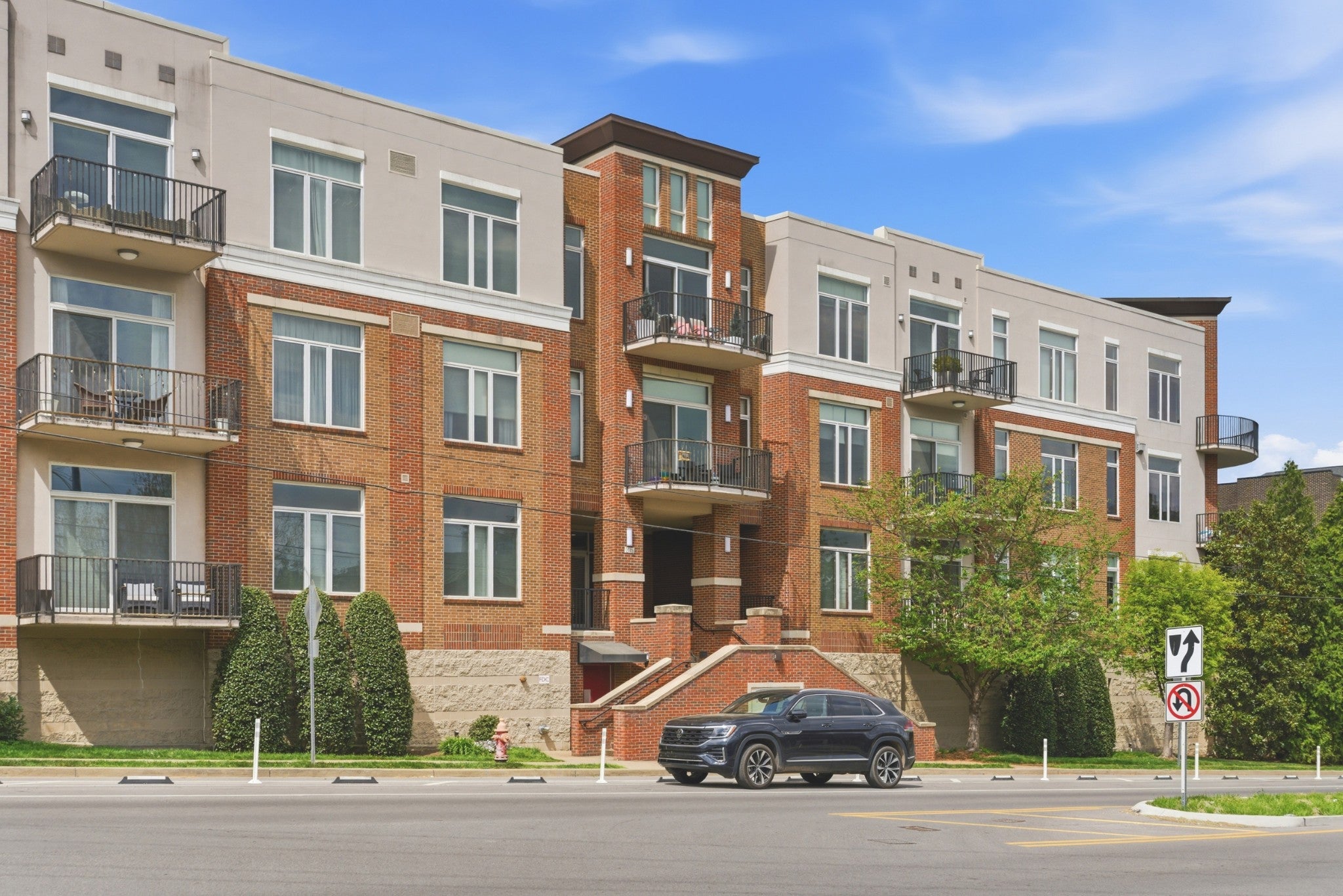205 31st Ave N 305, Nashville TN 37203 2-bed condo, photo 3 of 36