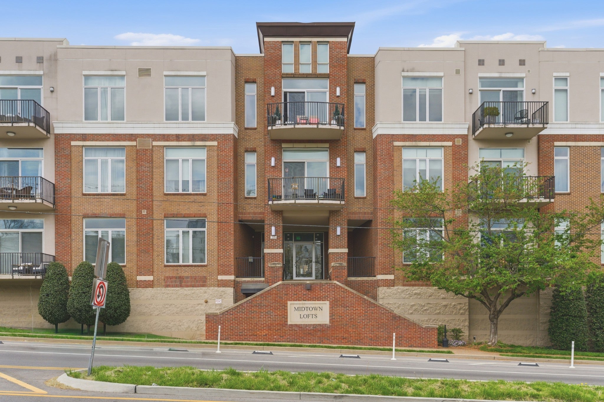 205 31st Ave N 305, Nashville TN 37203 2-bed condo, photo 2 of 36
