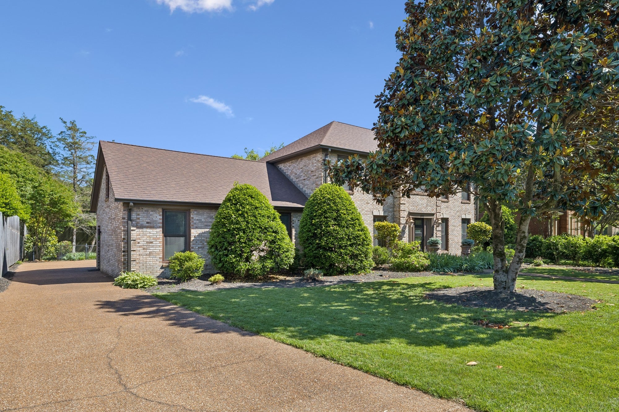 806 Greenbrier Dr