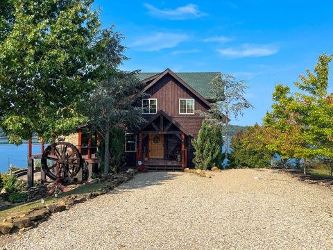 2118 Stone Harbor Dr Dandridge TN 37725