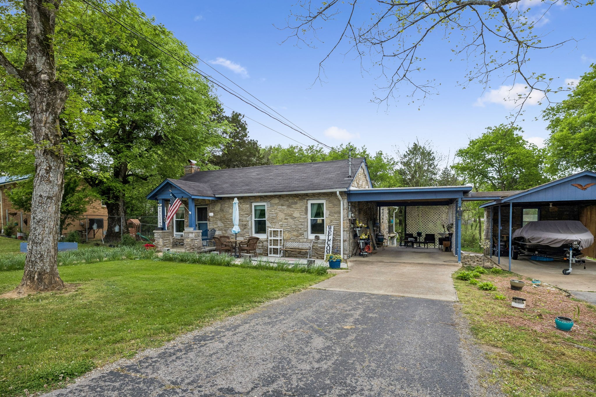 108 King Dr E