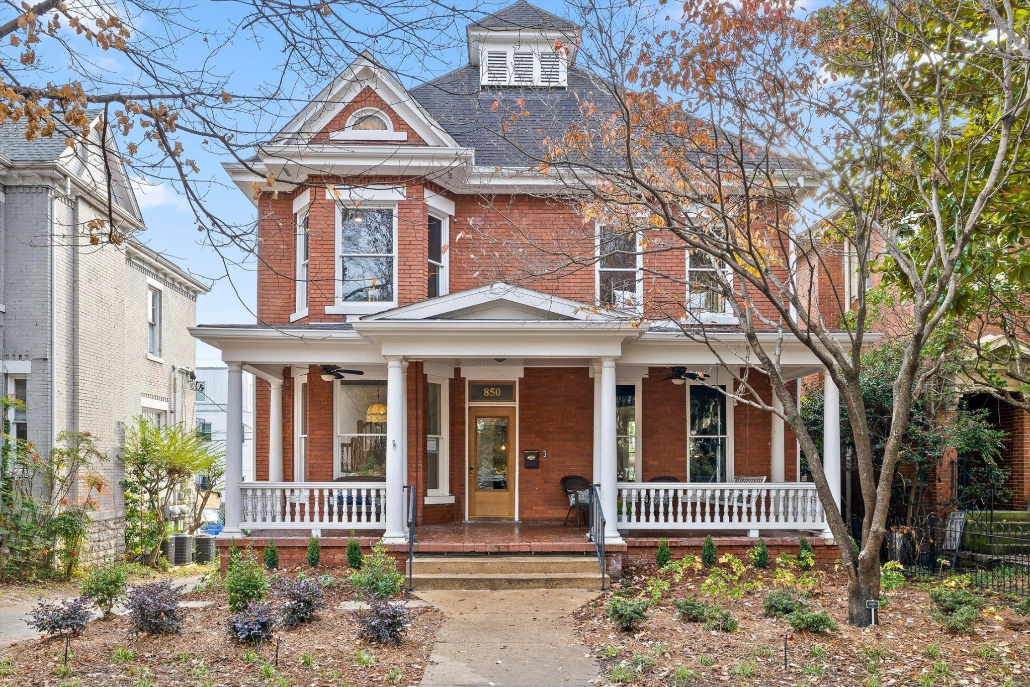 850 Oak Street