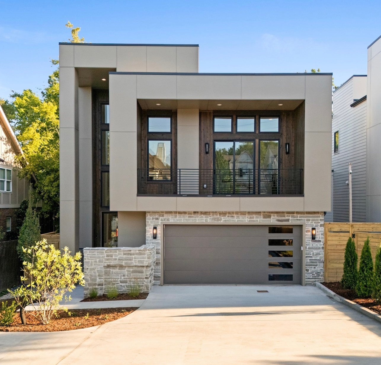 5-bed listing at 1109 Biltmore Dr A, Nashville