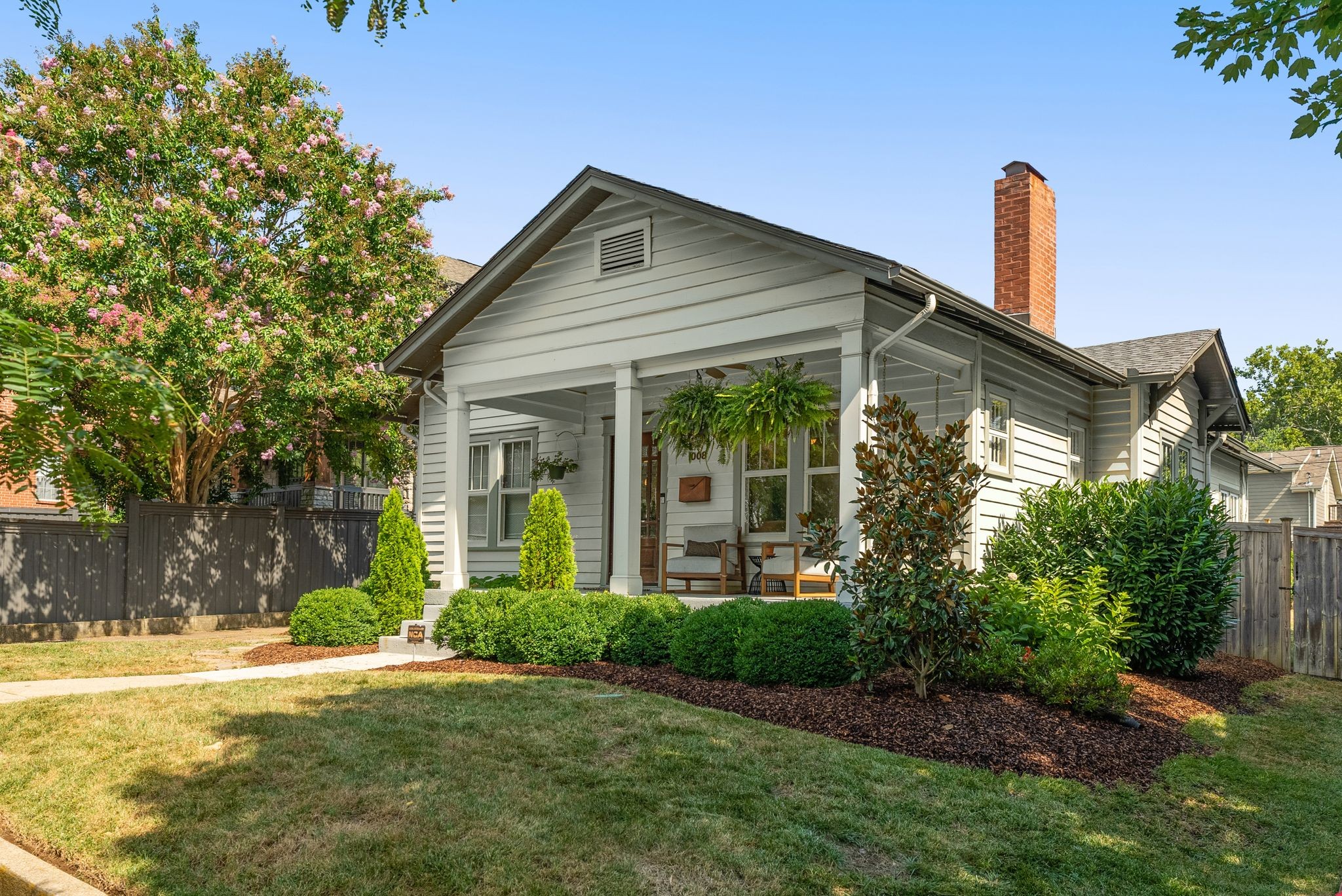 1008 Montrose Ave