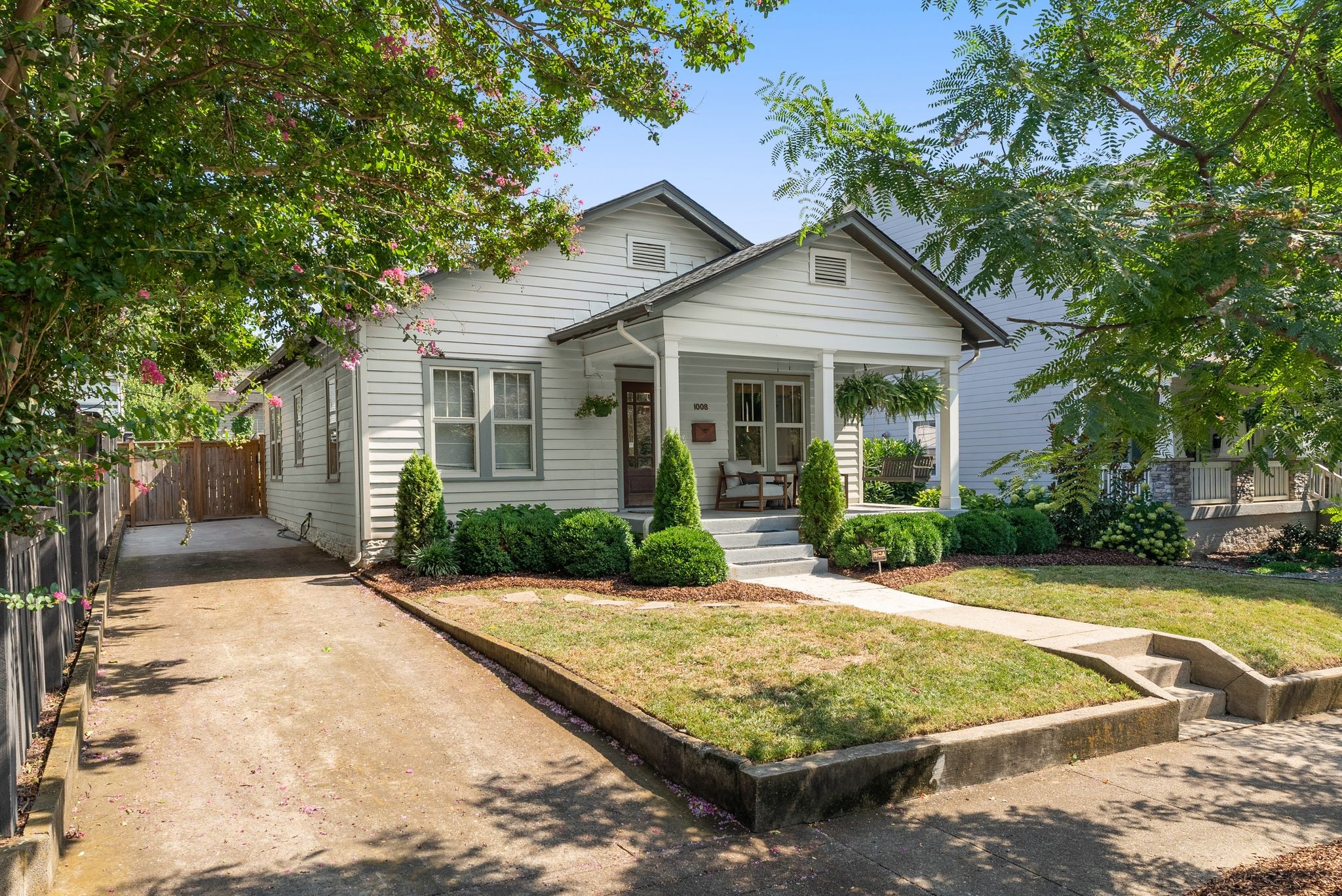 1008 Montrose Ave