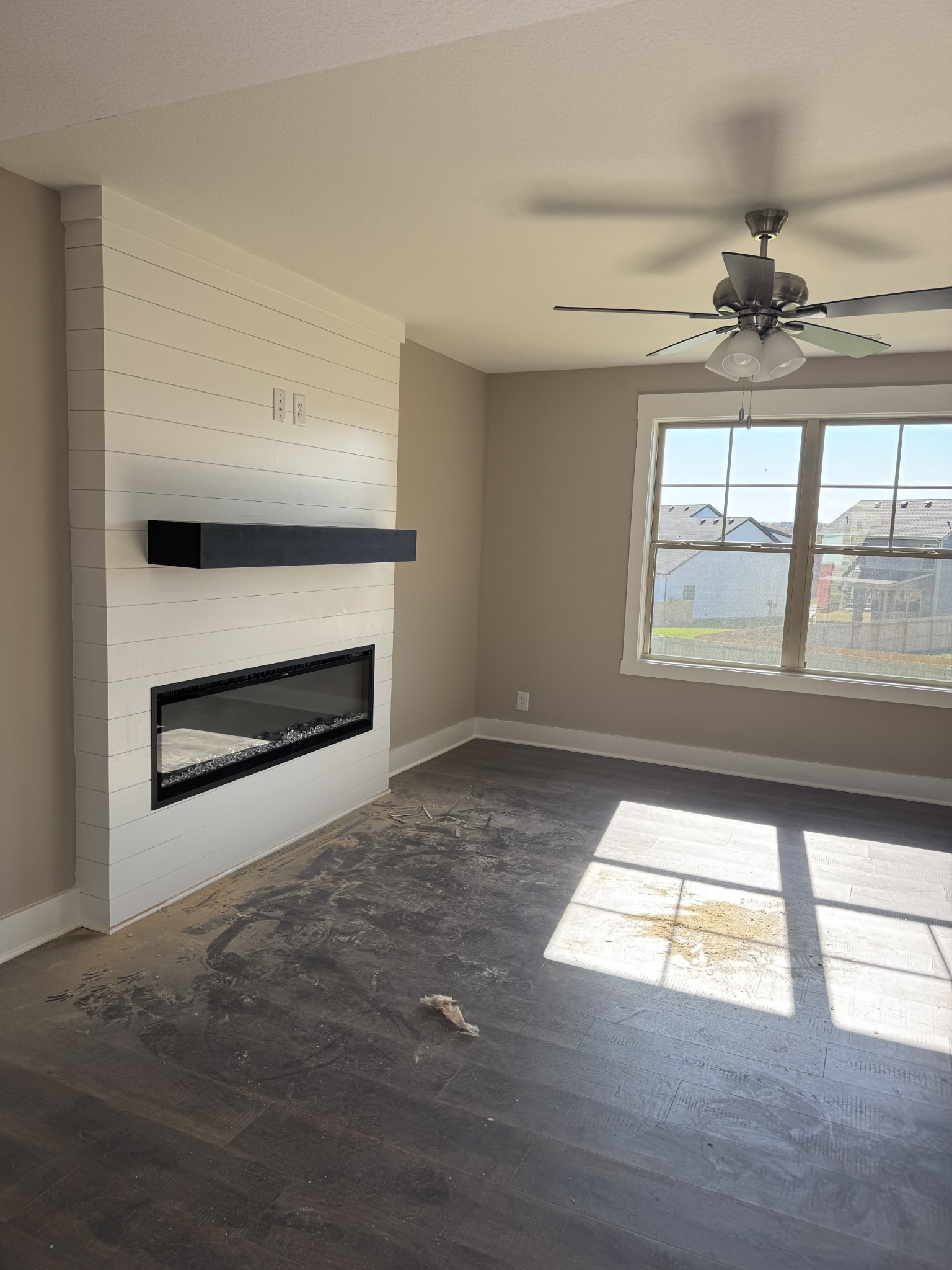 Clarksville, Tennessee 37040, United States, 3 Bedrooms Bedrooms, ,3 BathroomsBathrooms,Residential,Active,196561