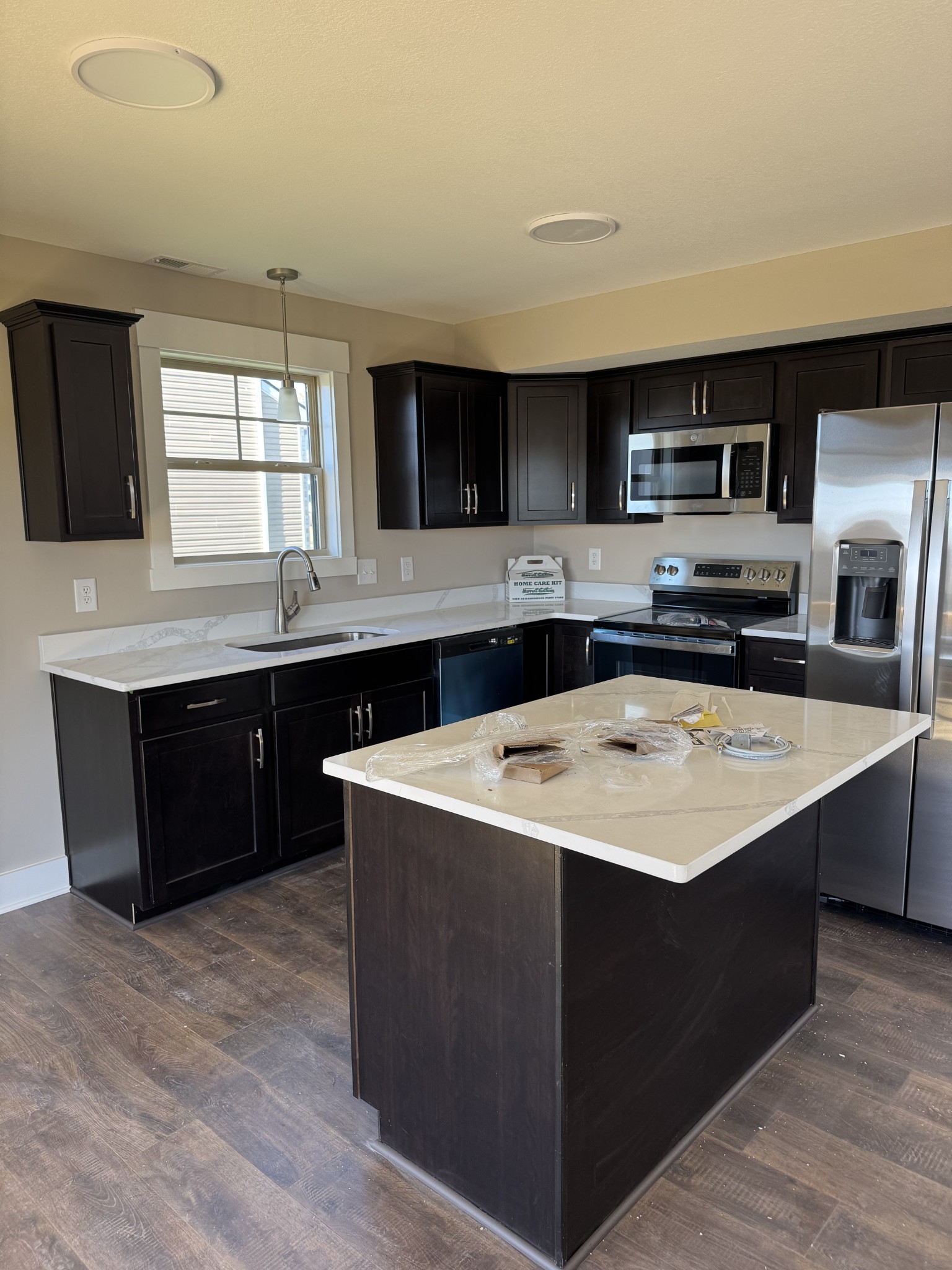 Clarksville, Tennessee 37040, United States, 3 Bedrooms Bedrooms, ,3 BathroomsBathrooms,Residential,Active,196561