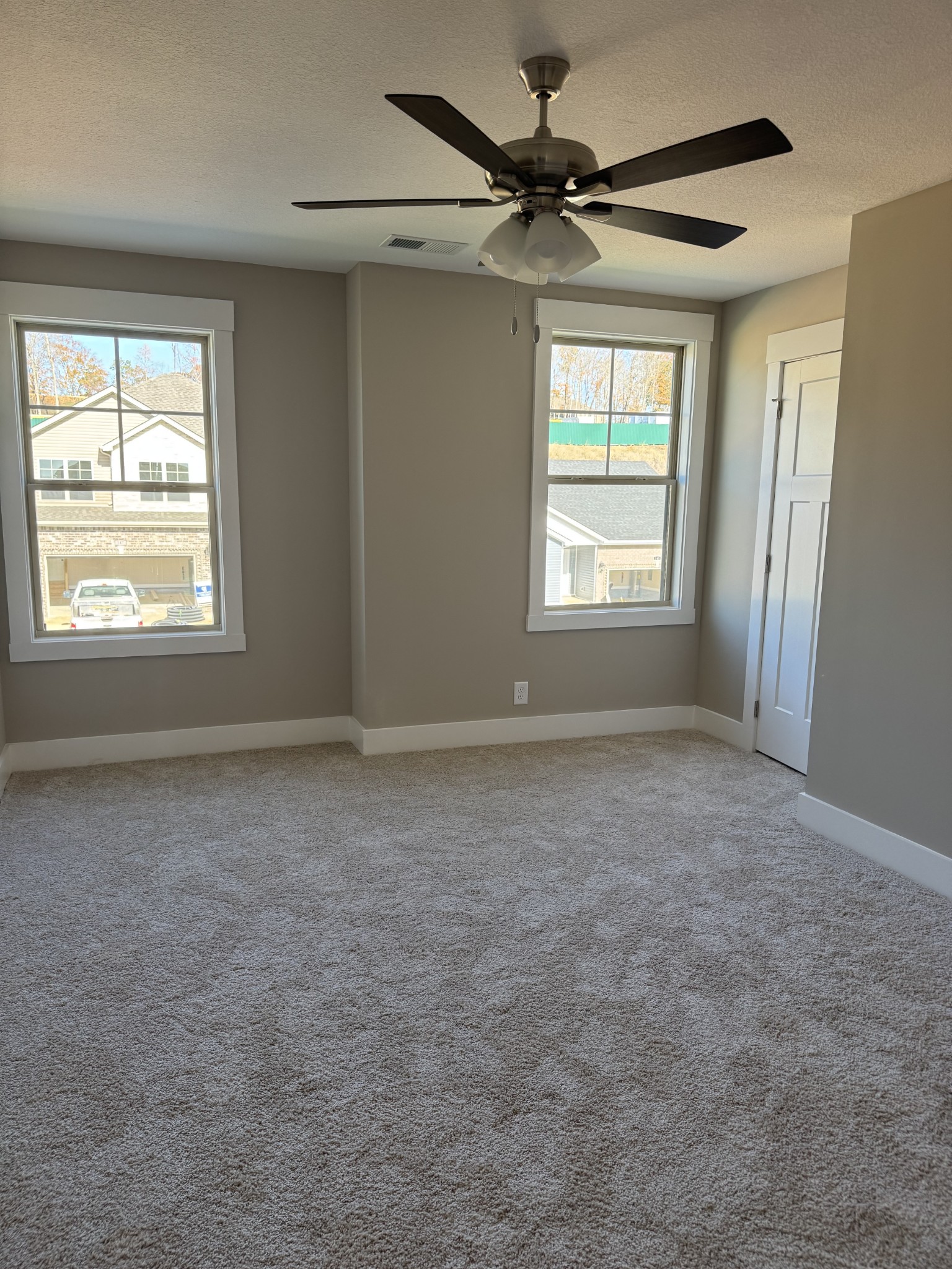 Clarksville, Tennessee 37040, United States, 3 Bedrooms Bedrooms, ,3 BathroomsBathrooms,Residential,Active,196561