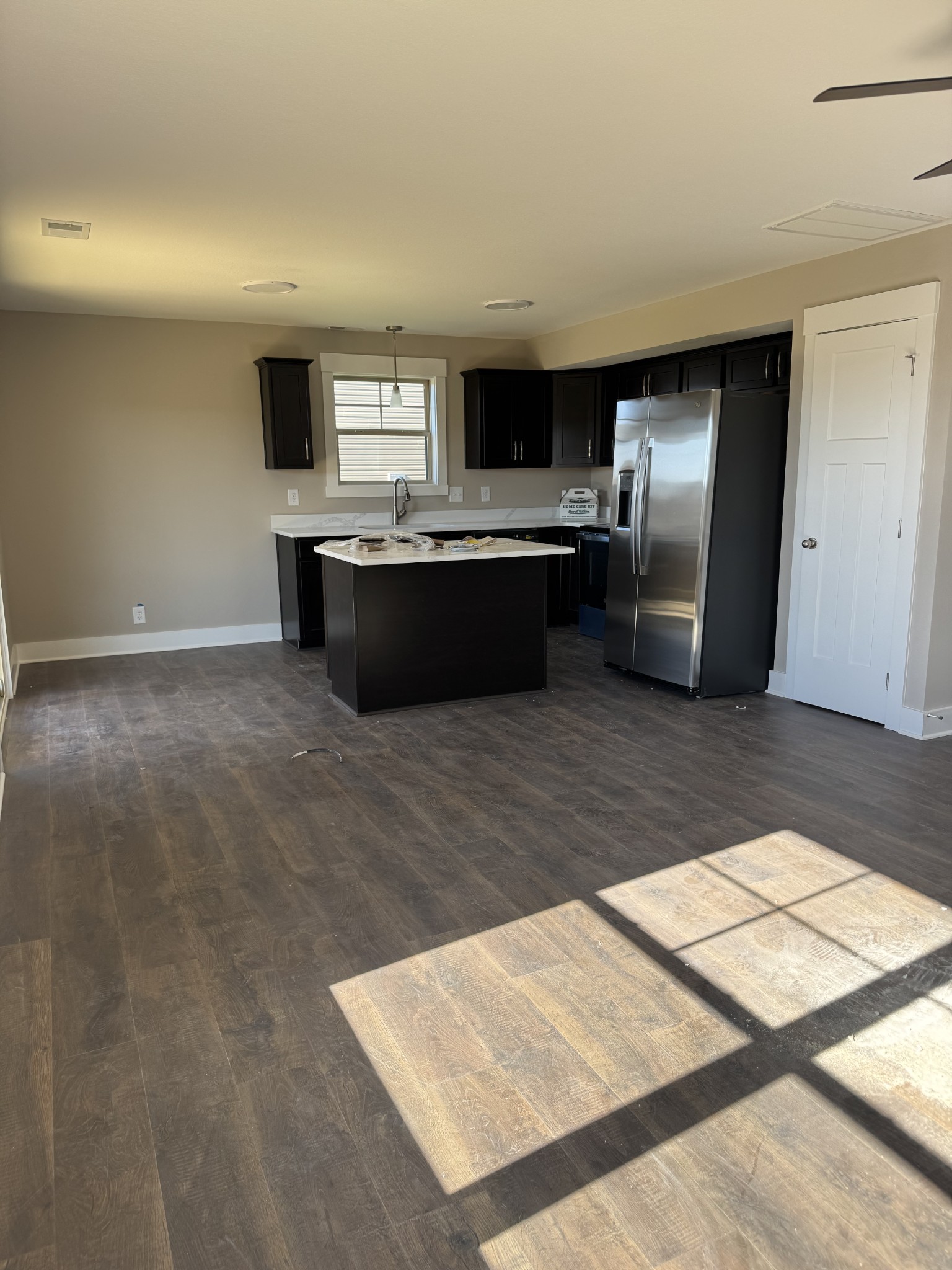 Clarksville, Tennessee 37040, United States, 3 Bedrooms Bedrooms, ,3 BathroomsBathrooms,Residential,Active,196561