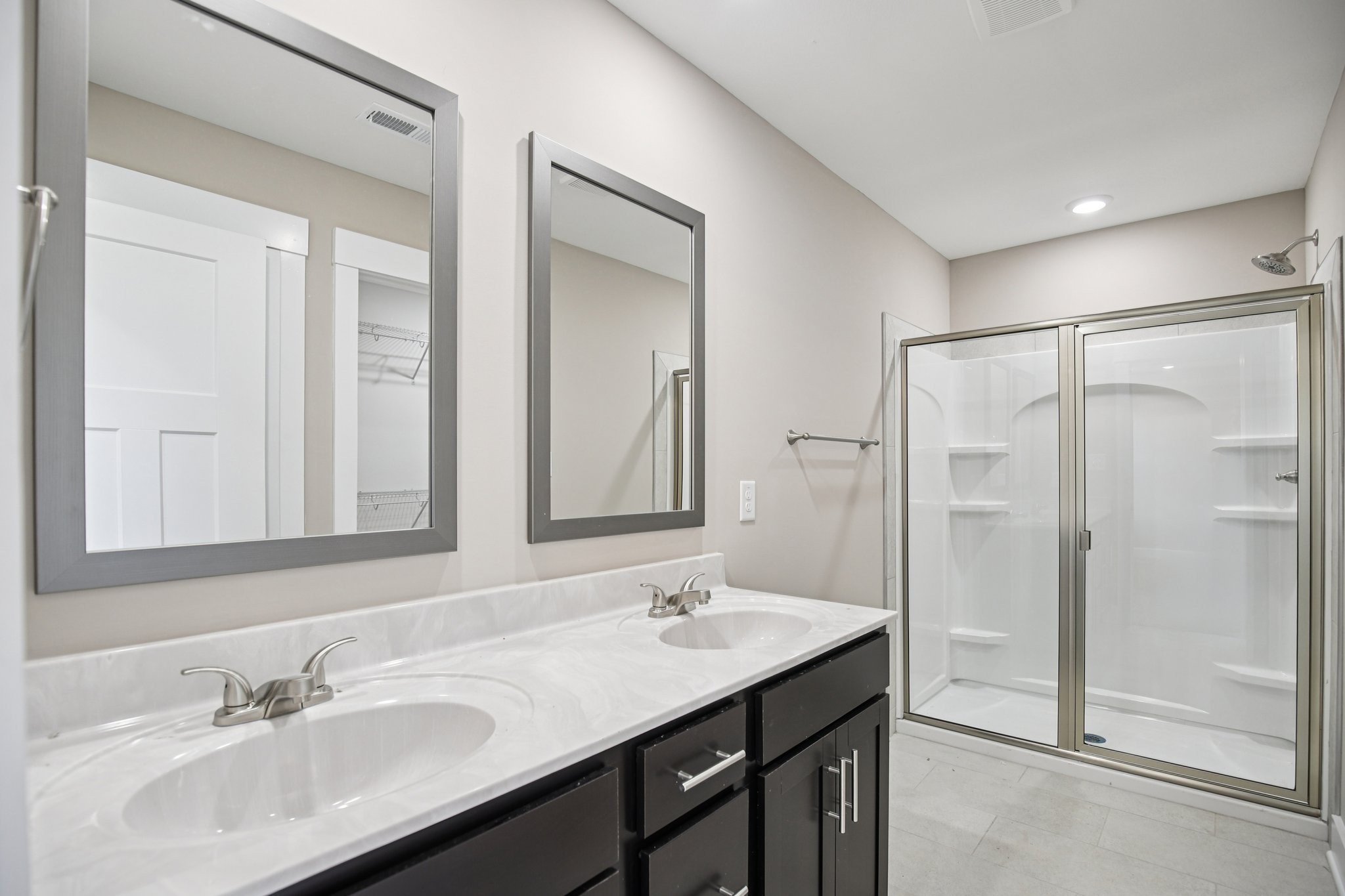 Clarksville, Tennessee 37040, United States, 3 Bedrooms Bedrooms, ,3 BathroomsBathrooms,Residential,Active,196561