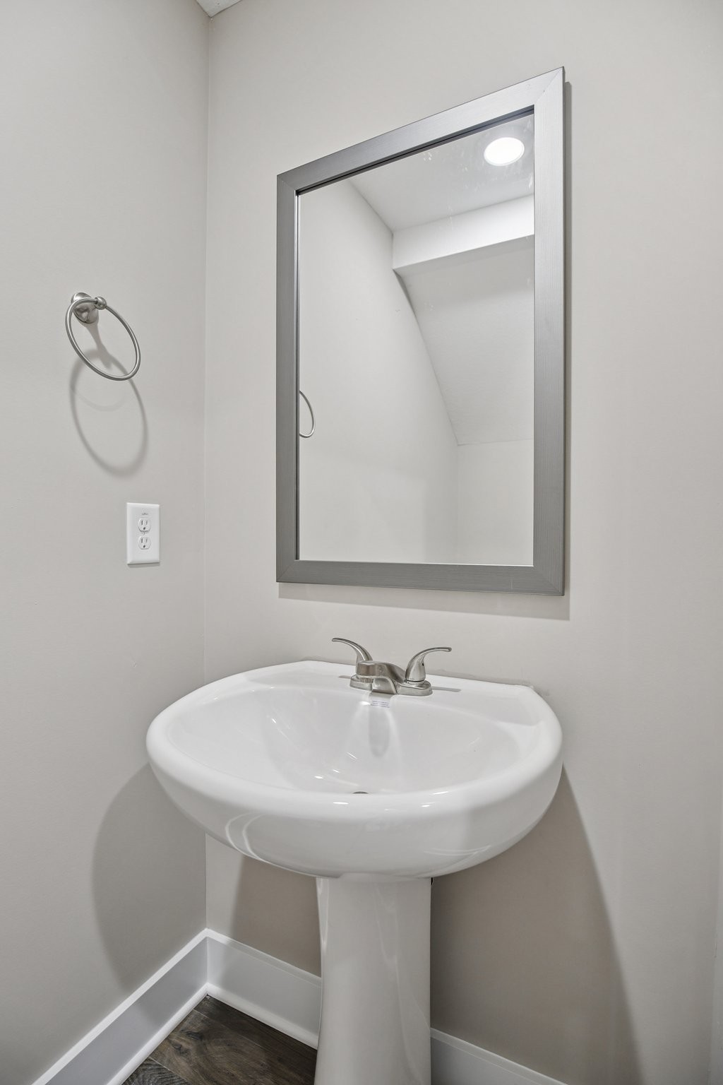 Clarksville, Tennessee 37040, United States, 3 Bedrooms Bedrooms, ,3 BathroomsBathrooms,Residential,Active,196561