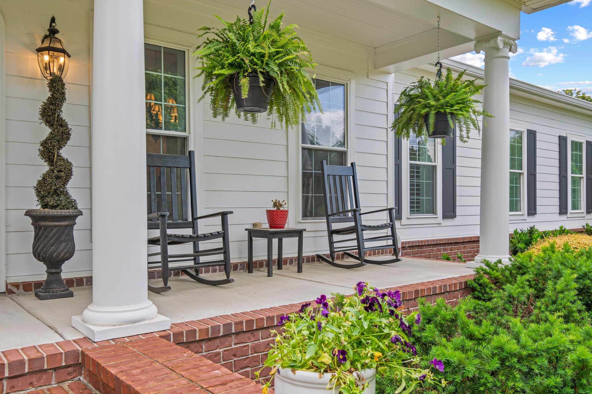 2111 Lovelace Lane