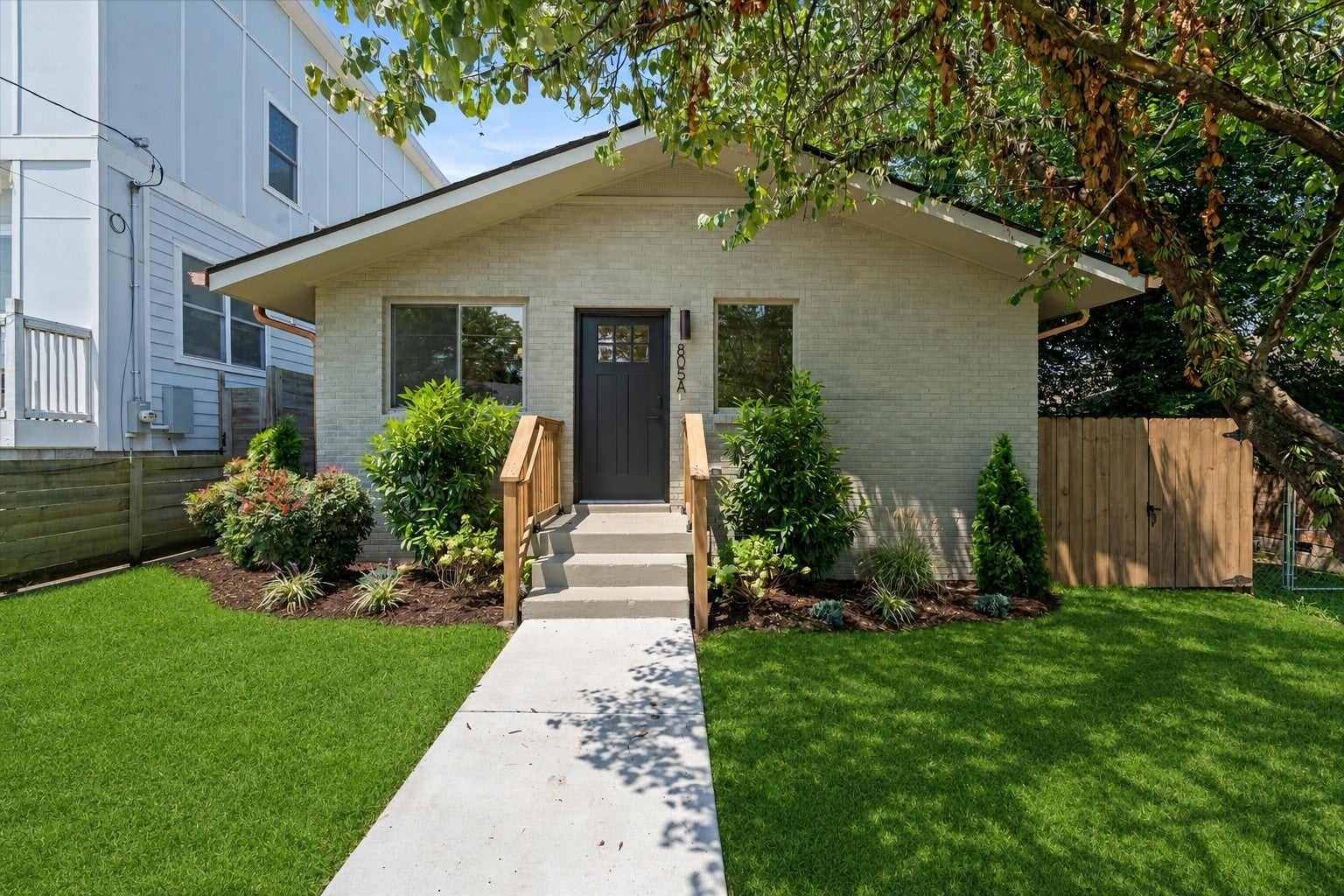 listing at 805 25th Ave N, Nashville