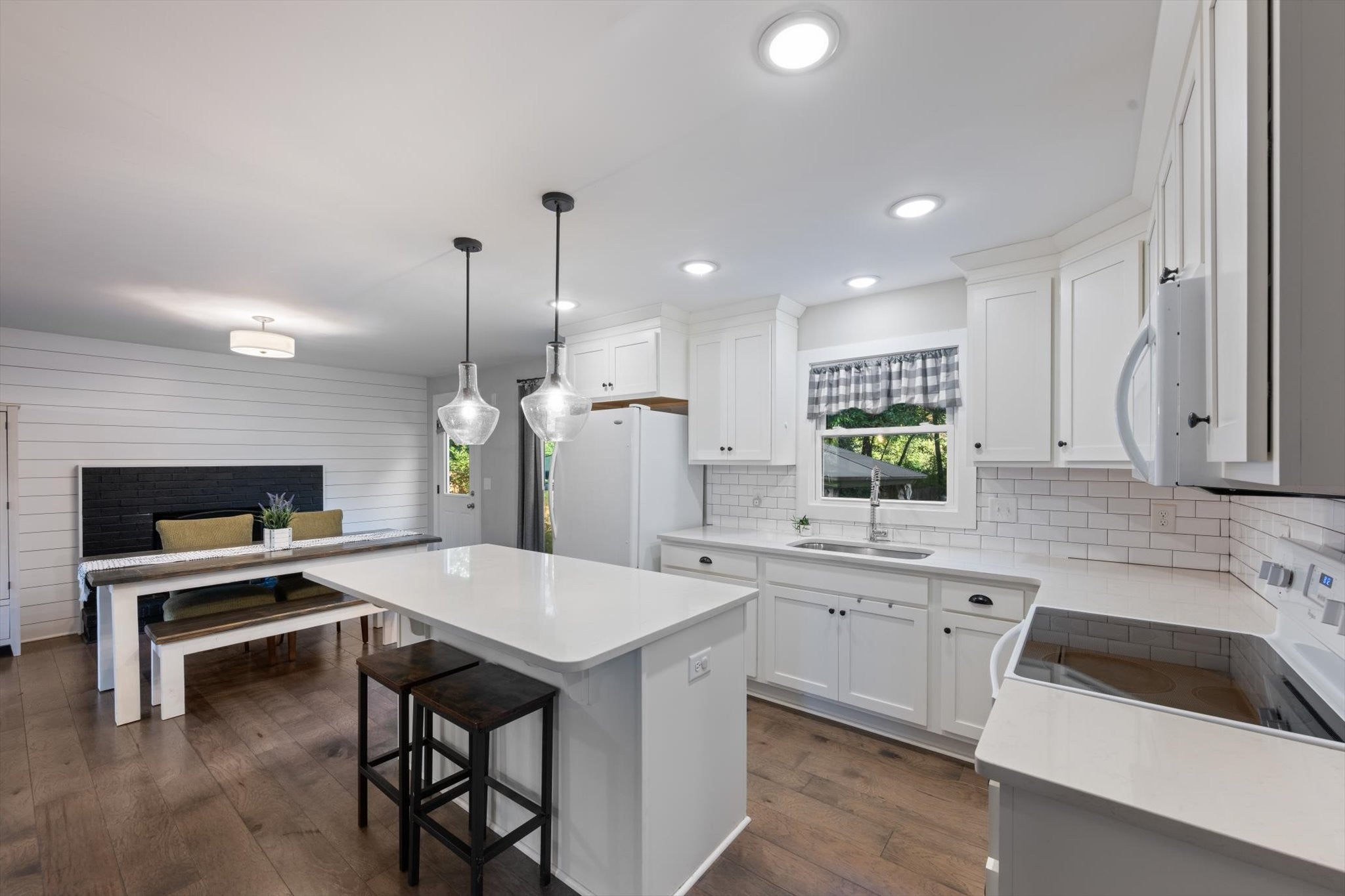 2252 Dominion Dr