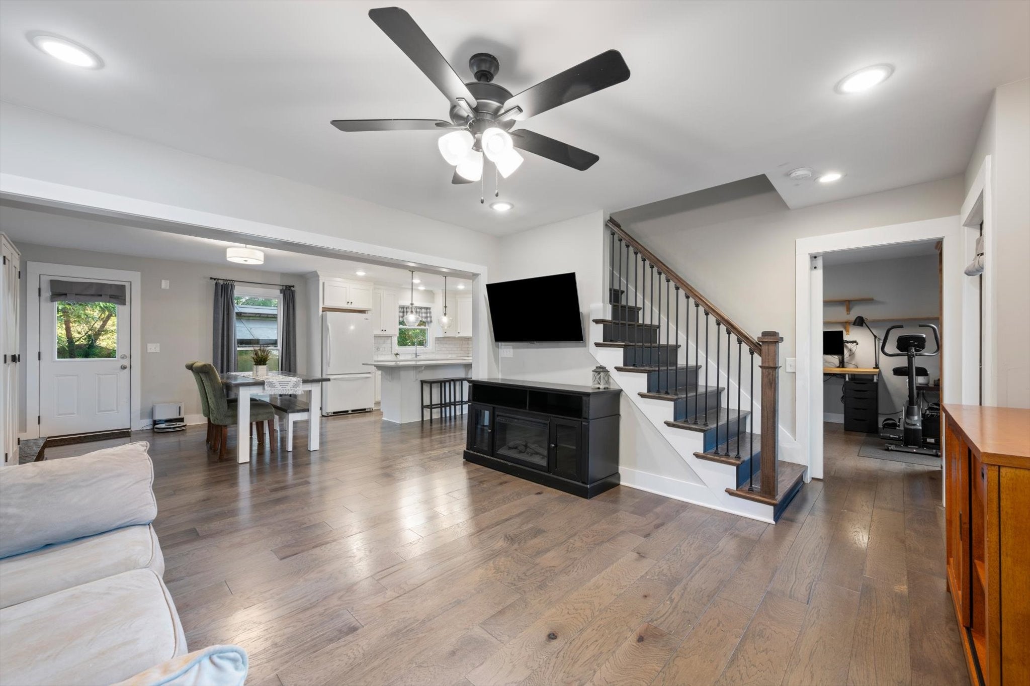 2252 Dominion Dr