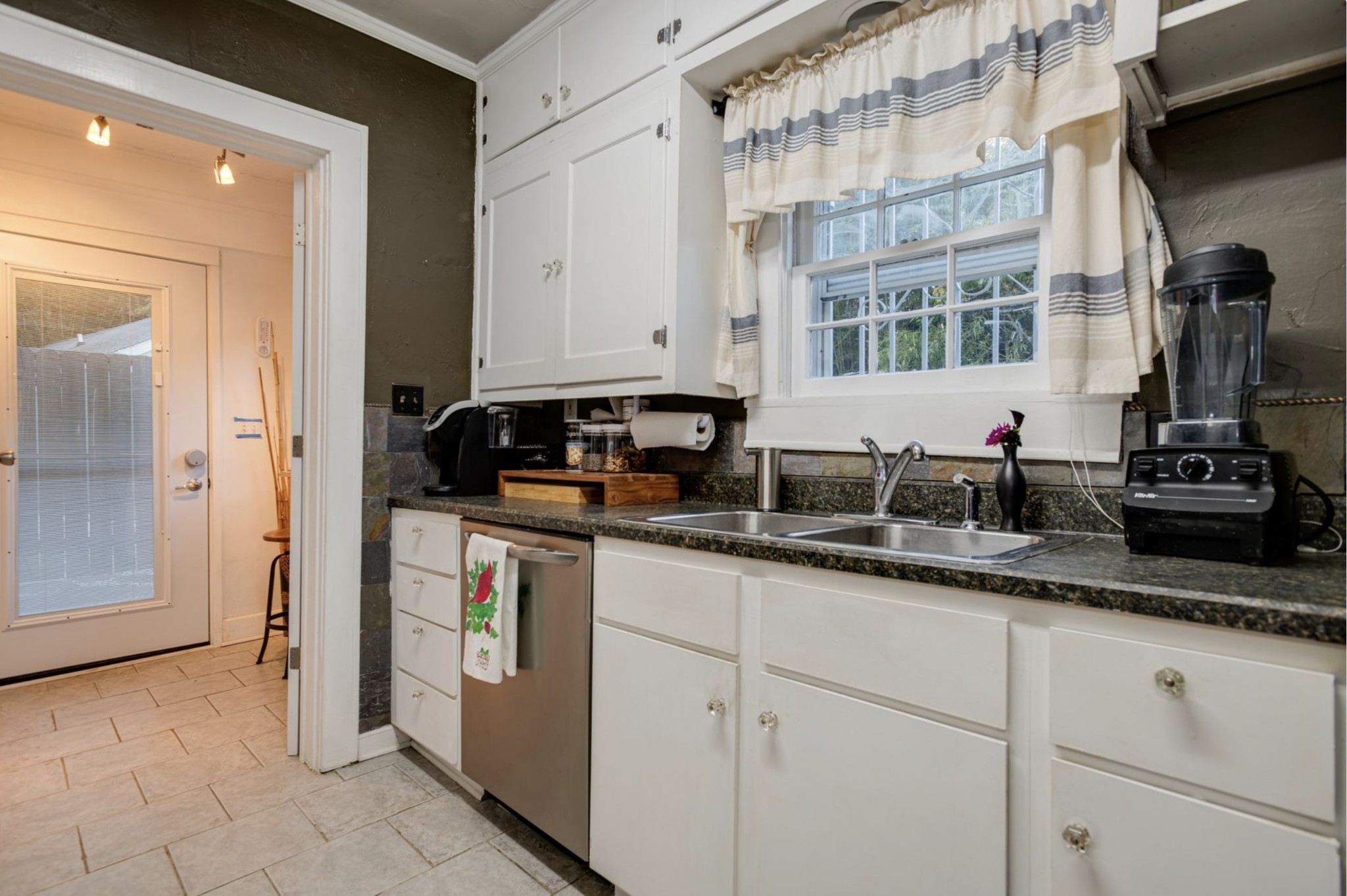 Nashville, Tennessee 37221, United States, 3 Bedrooms Bedrooms, ,2 BathroomsBathrooms,Residential,Active,110037