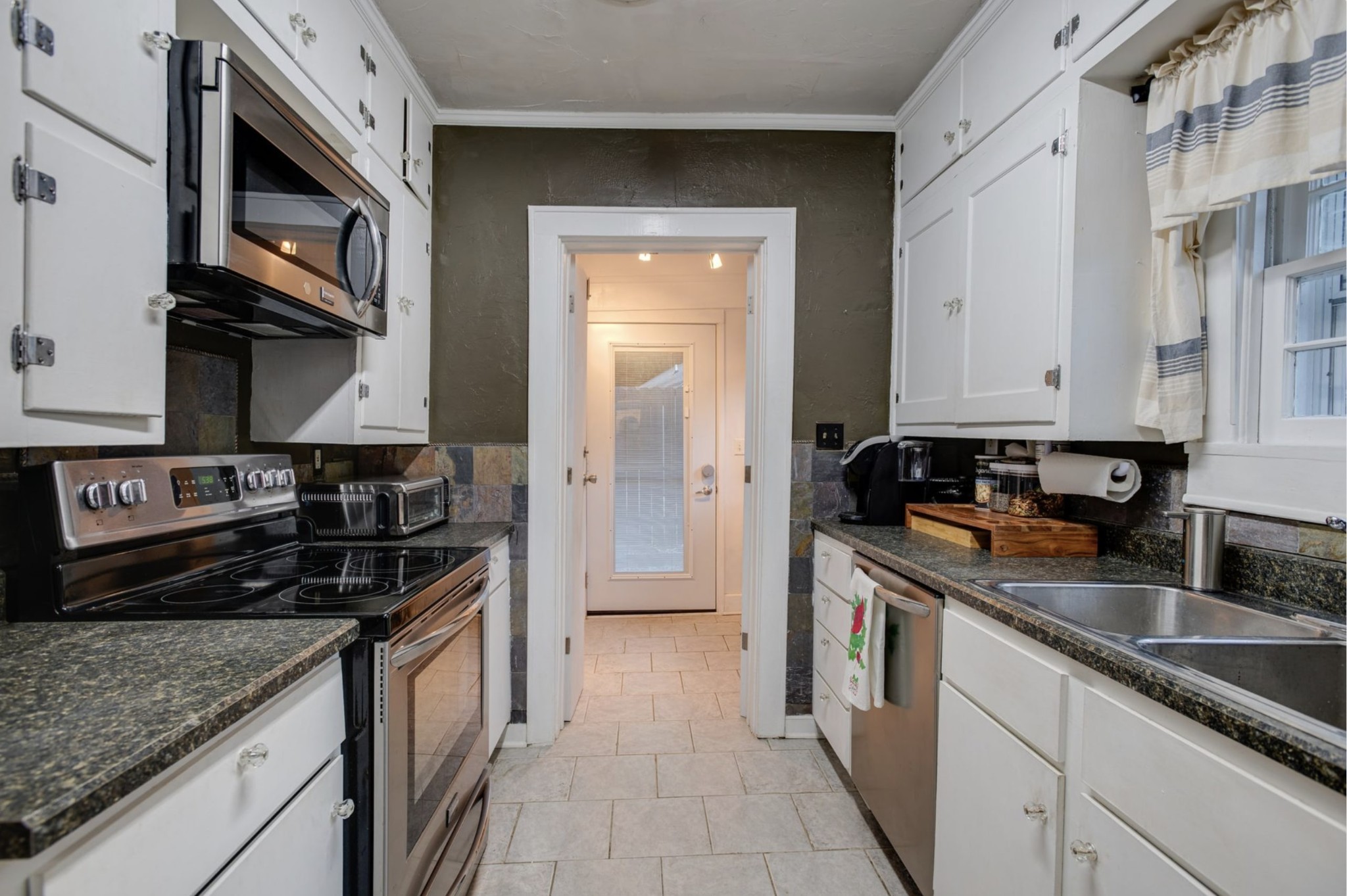 Nashville, Tennessee 37221, United States, 3 Bedrooms Bedrooms, ,2 BathroomsBathrooms,Residential,Active,110037