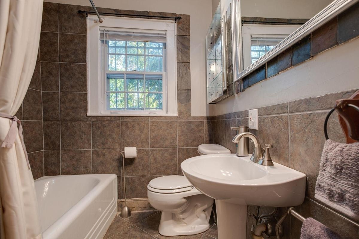 Nashville, Tennessee 37221, United States, 3 Bedrooms Bedrooms, ,2 BathroomsBathrooms,Residential,Active,110037