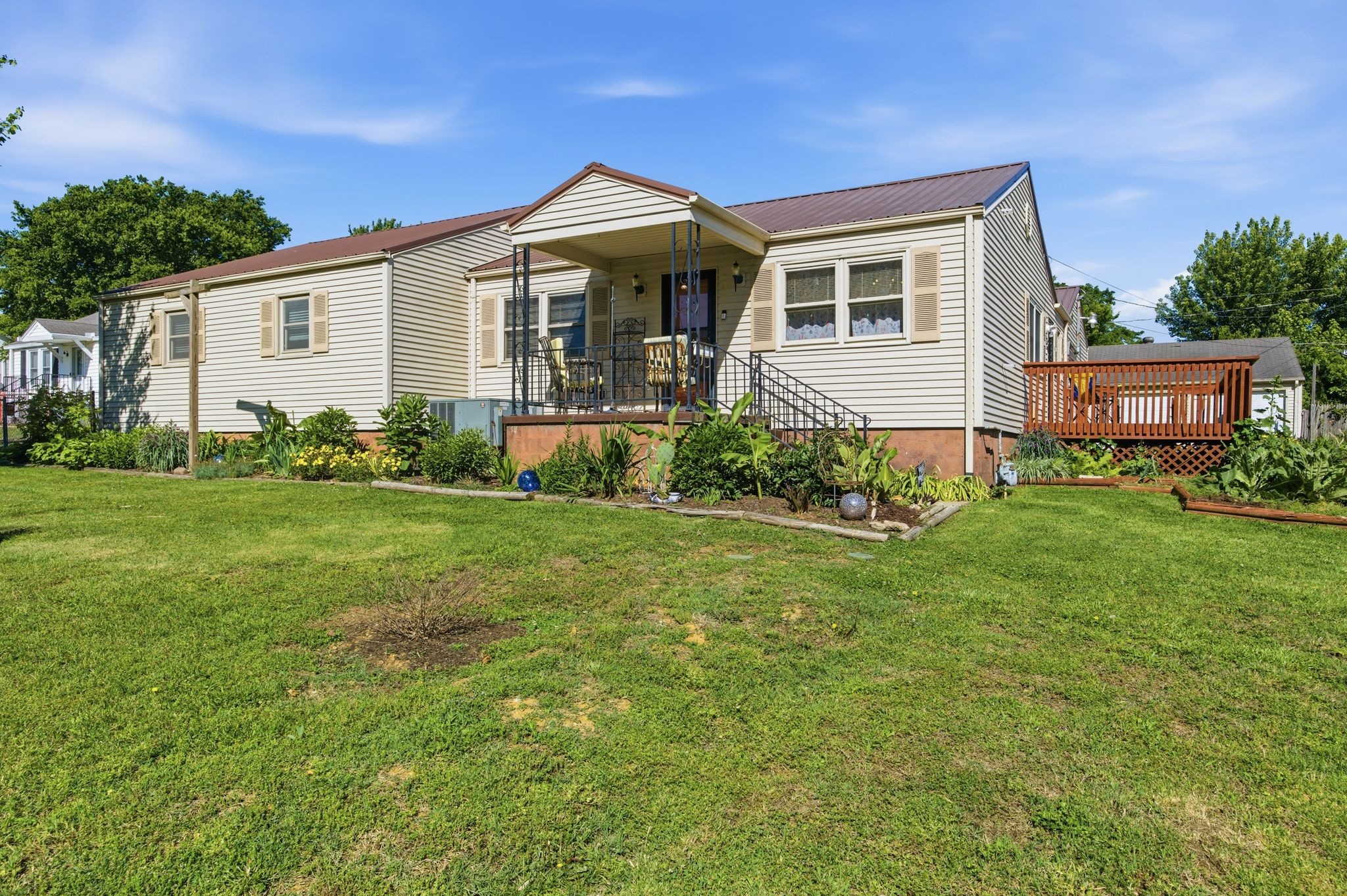 442 Crescent Dr